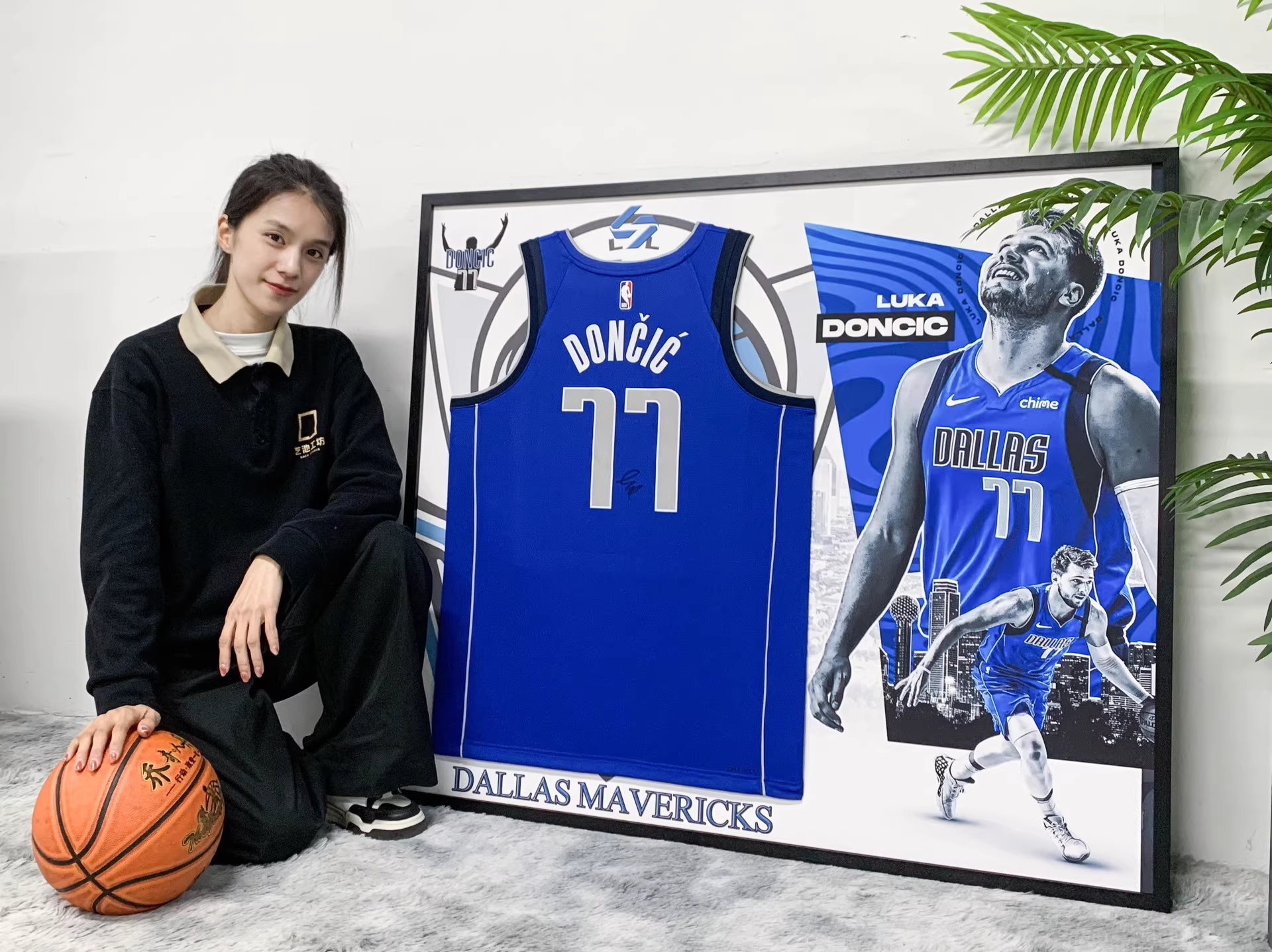 Dallas Mavericks Luka Doncic Autographed Jersey with Personalized Custom Design Framed 00009