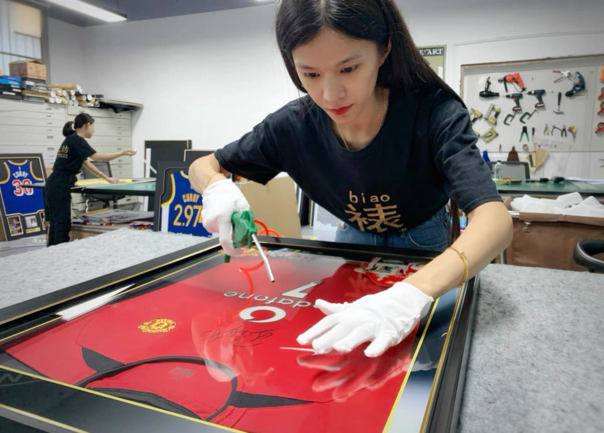 Manchester United Cristiano Ronaldo Autographed Jersey with Personalized Custom Design Framed 000028