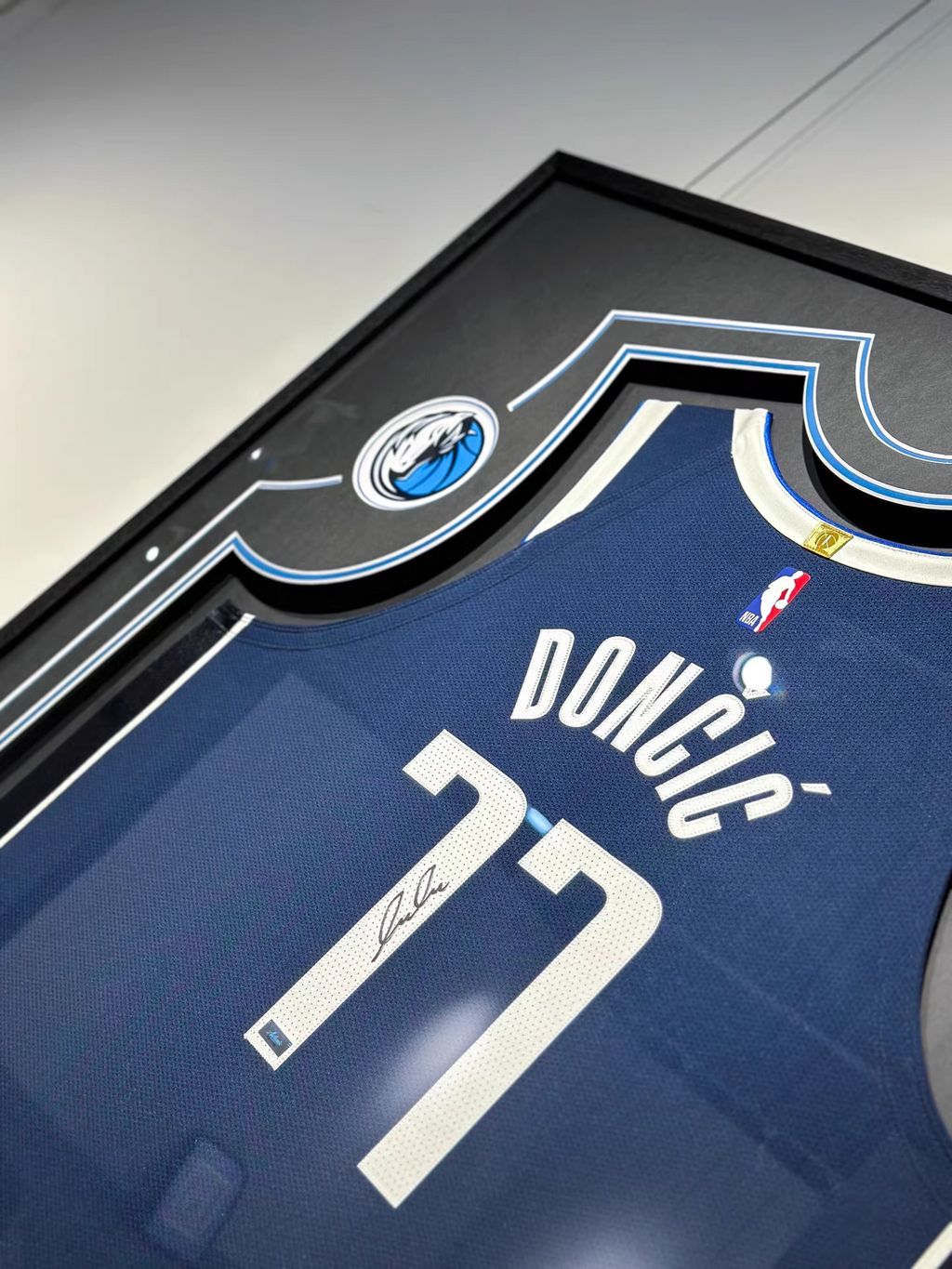 Dallas Mavericks Luka Doncic Autographed Jersey with Personalized Custom Design Framed 00004