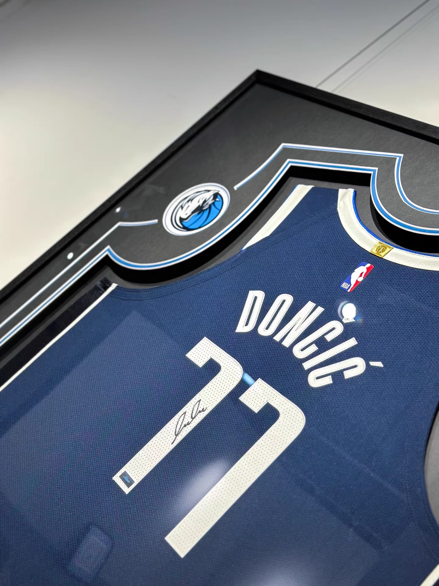 Dallas Mavericks Luka Doncic Autographed Jersey with Personalized Custom Design Framed 00004