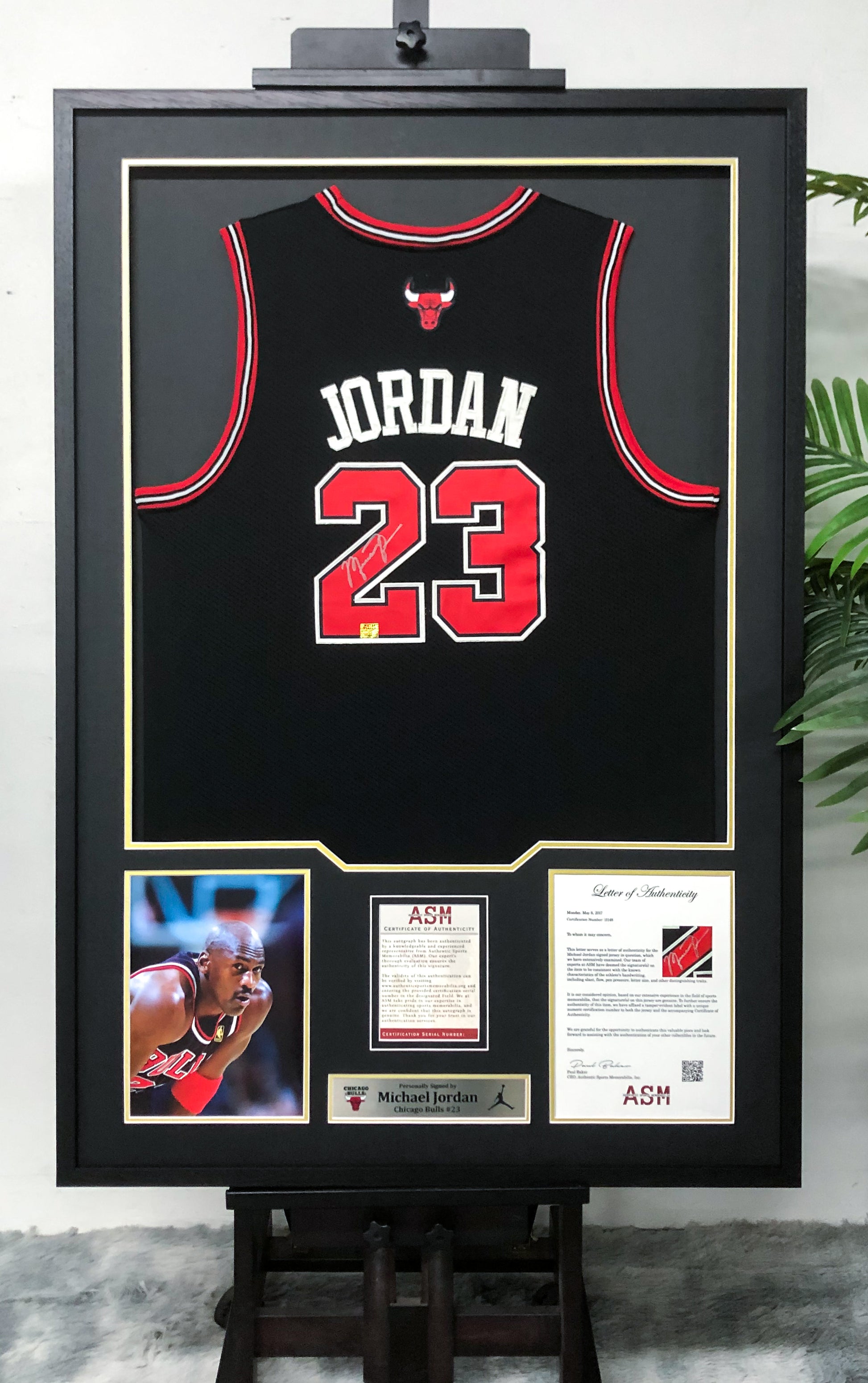 Chicago Bulls Michael Jordan Autographed Jersey with Standard Design Framed 00024 00023