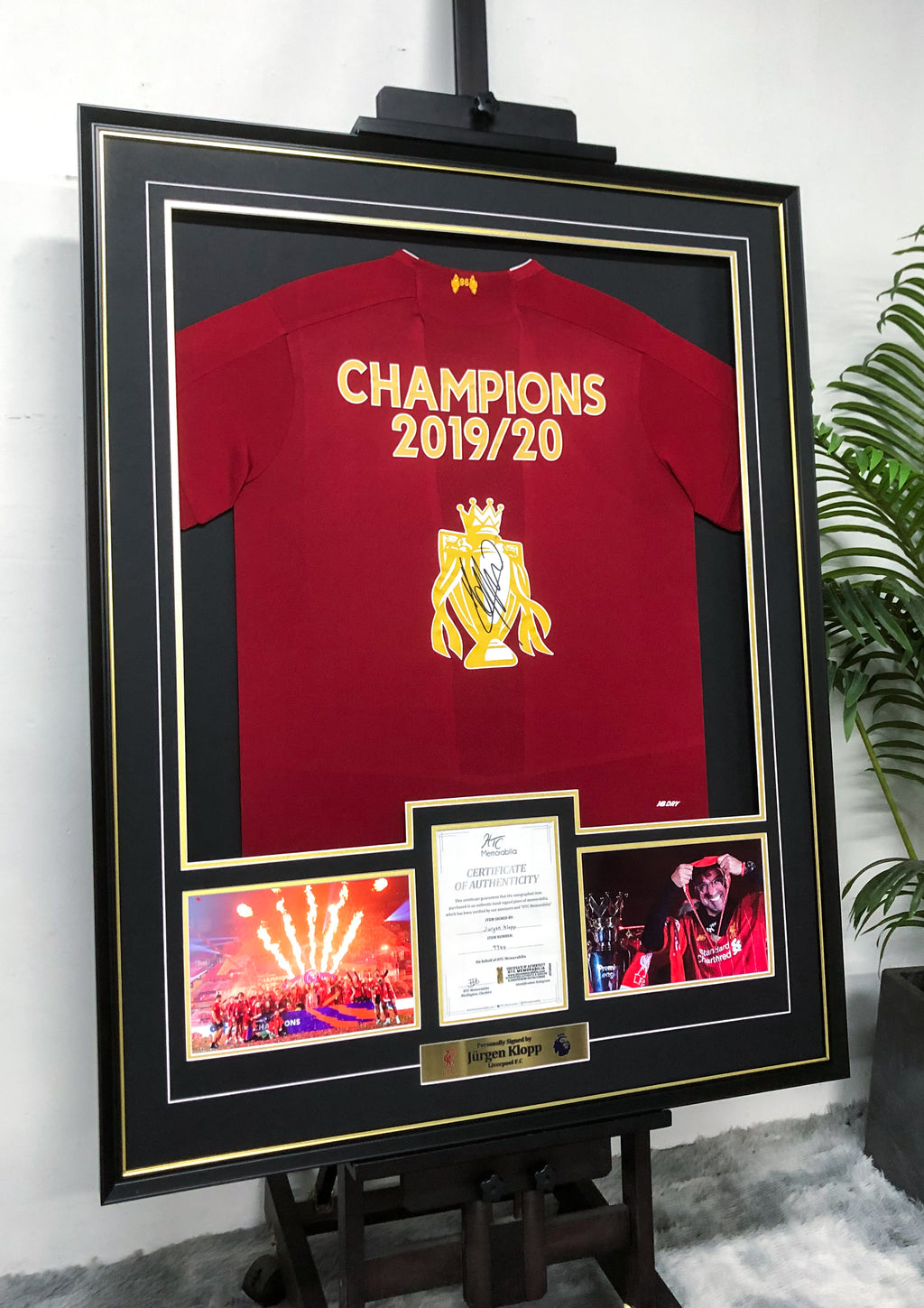 Liverpool FC Football Club Autographed Jersey with Standard Design Framed 000022