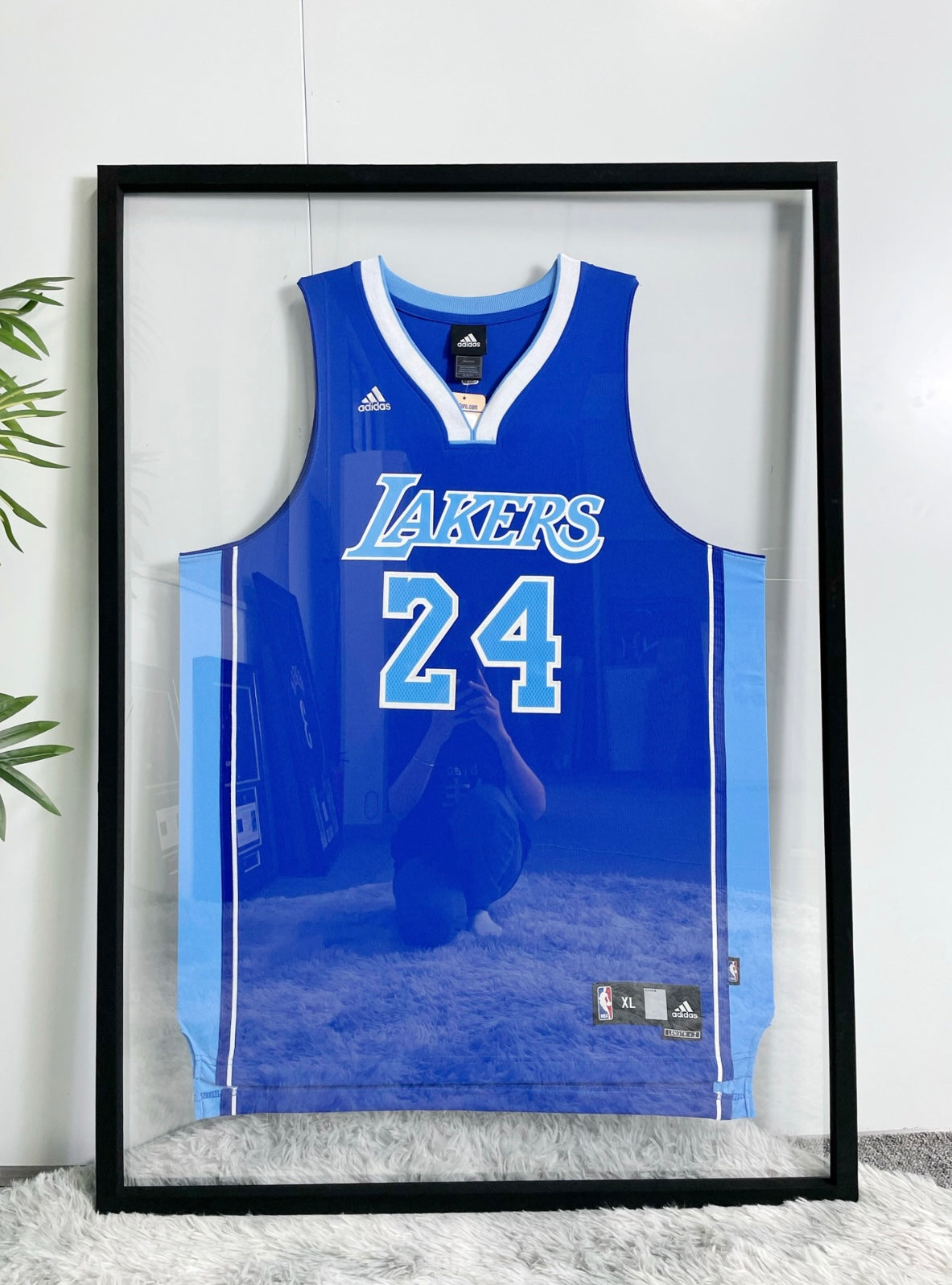 Los Angeles Lakers Kobe Bryant Autographed Jersey with Personalized Custom Design Framed 000061