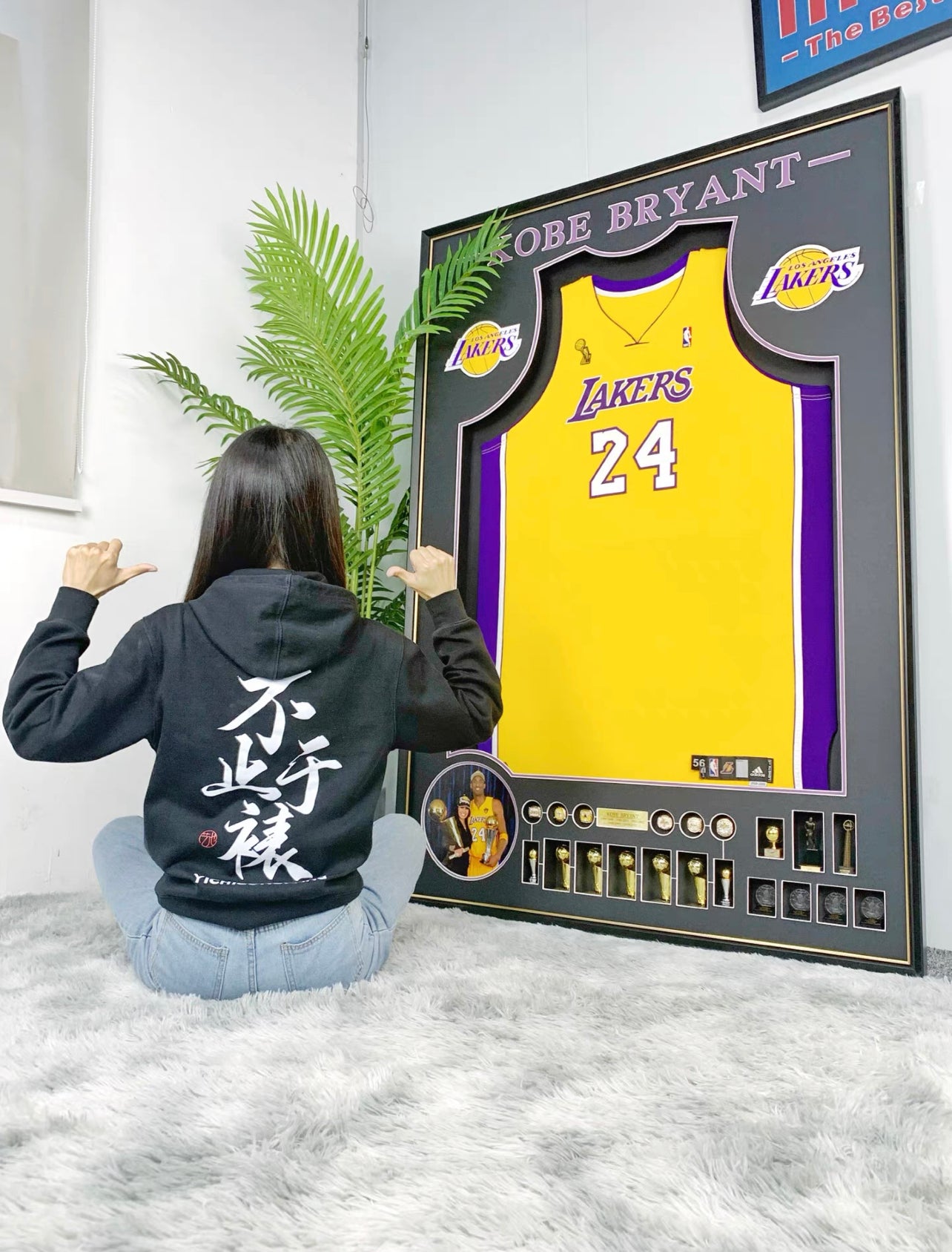 Los Angeles Lakers Kobe Bryant Autographed Jersey with Personalized Custom Design Framed 000077
