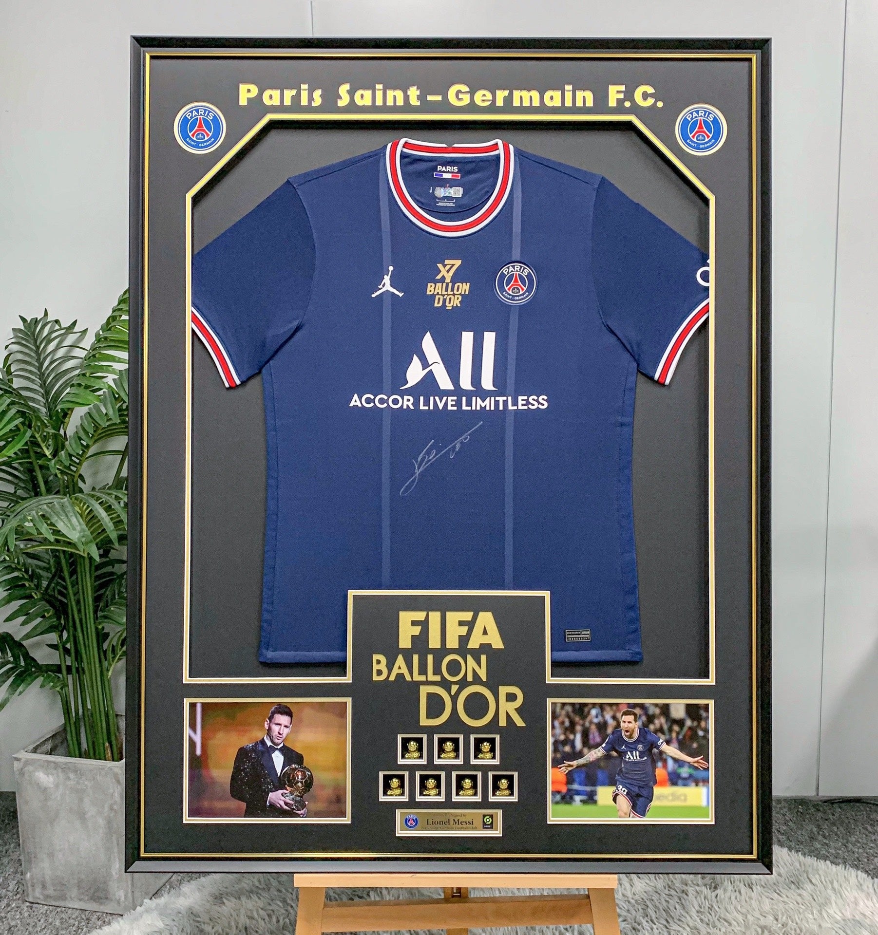 Paris Saint-Germain F.C. Lionel Messi  Autographed Jersey with Personalized Custom Design Framed 00001