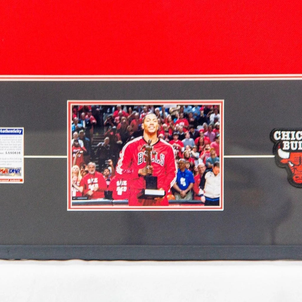 Chicago Bulls Derrick Rose Autographed Jersey with Standard Design Framed 00004