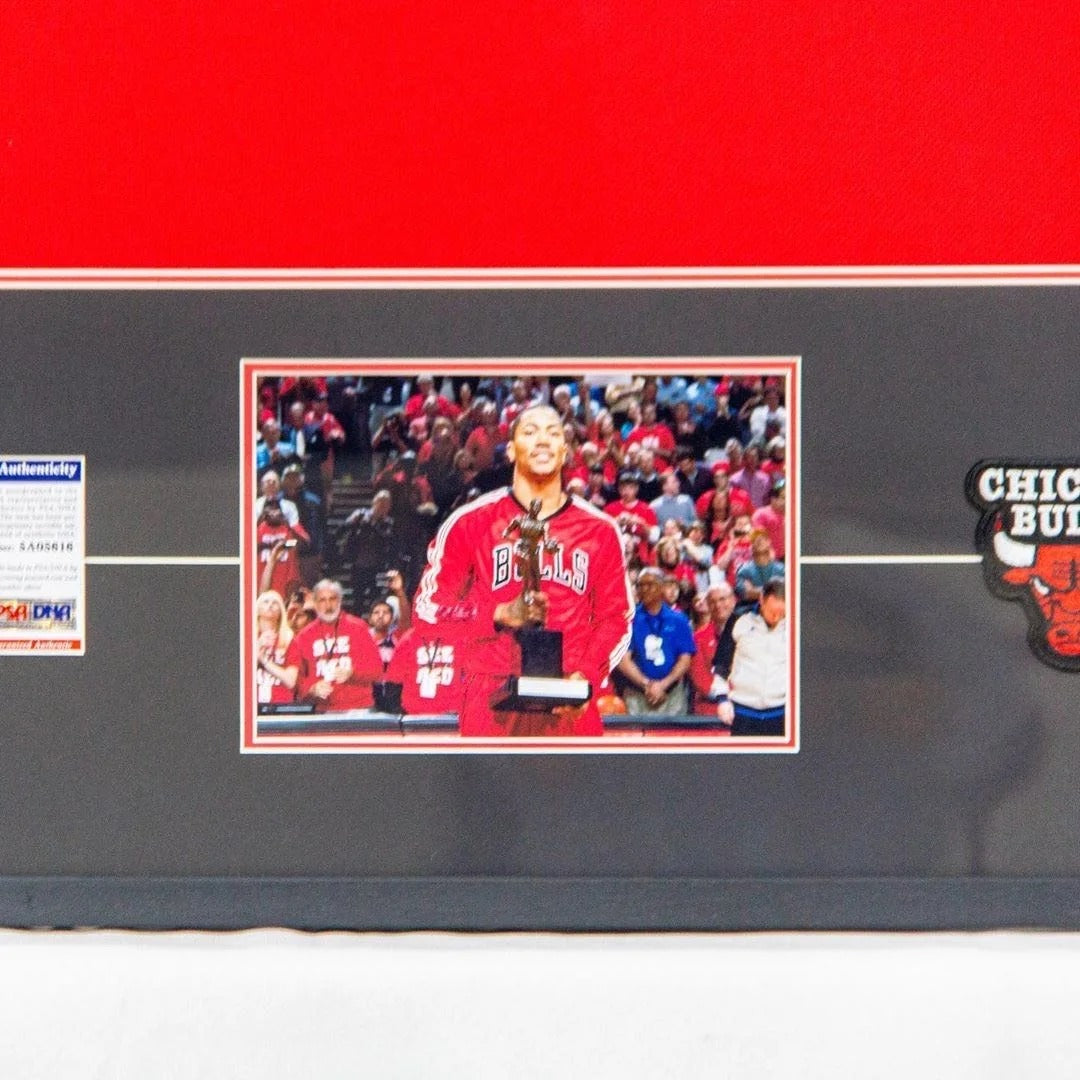 Chicago Bulls Derrick Rose Autographed Jersey with Standard Design Framed 00004