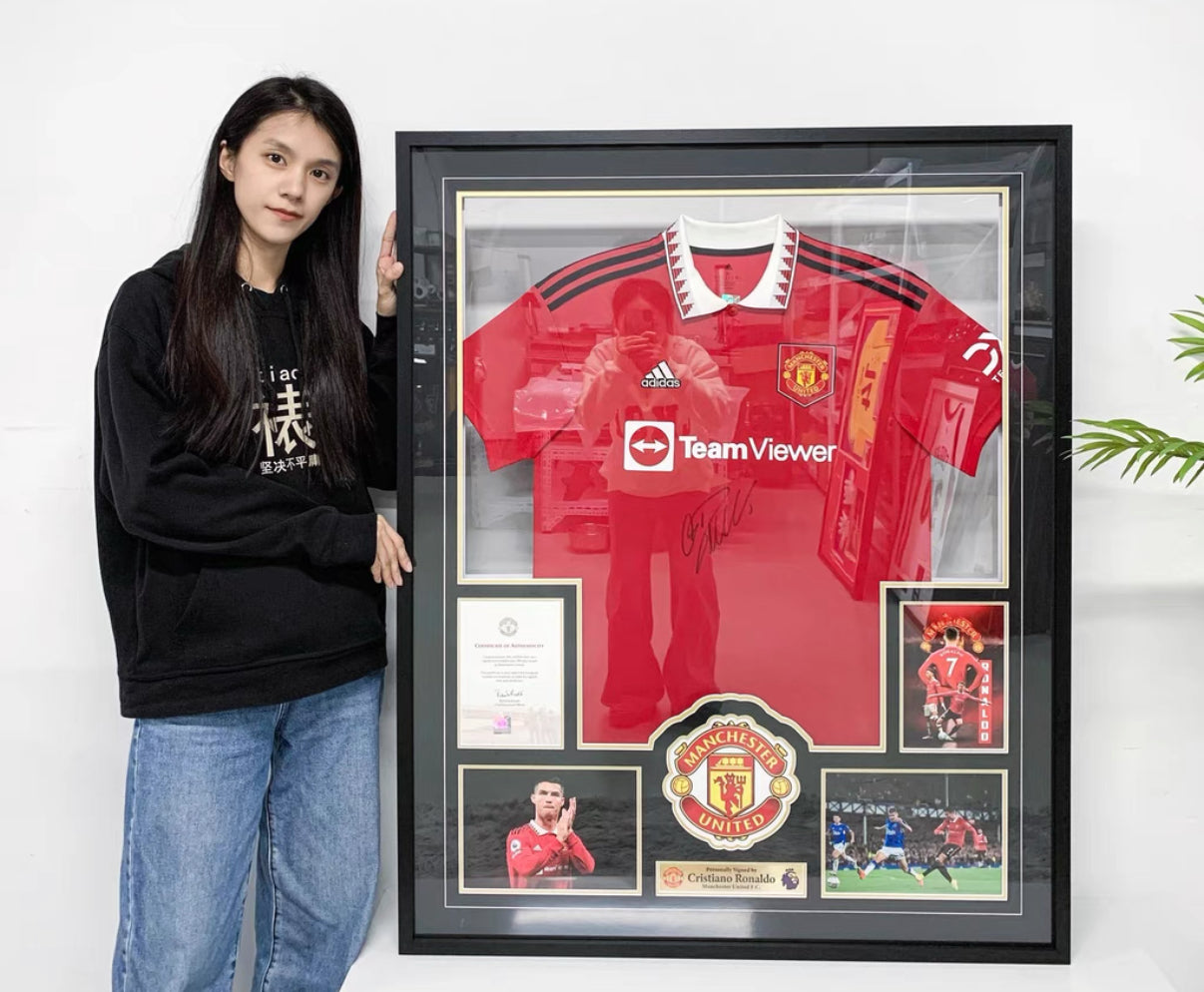 Manchester United Cristiano Ronaldo Autographed Jersey with Personalized Custom Design Framed 000056
