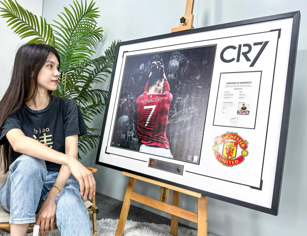 Manchester United Cristiano Ronaldo Autographed Jersey with Personalized Custom Design Framed 000014