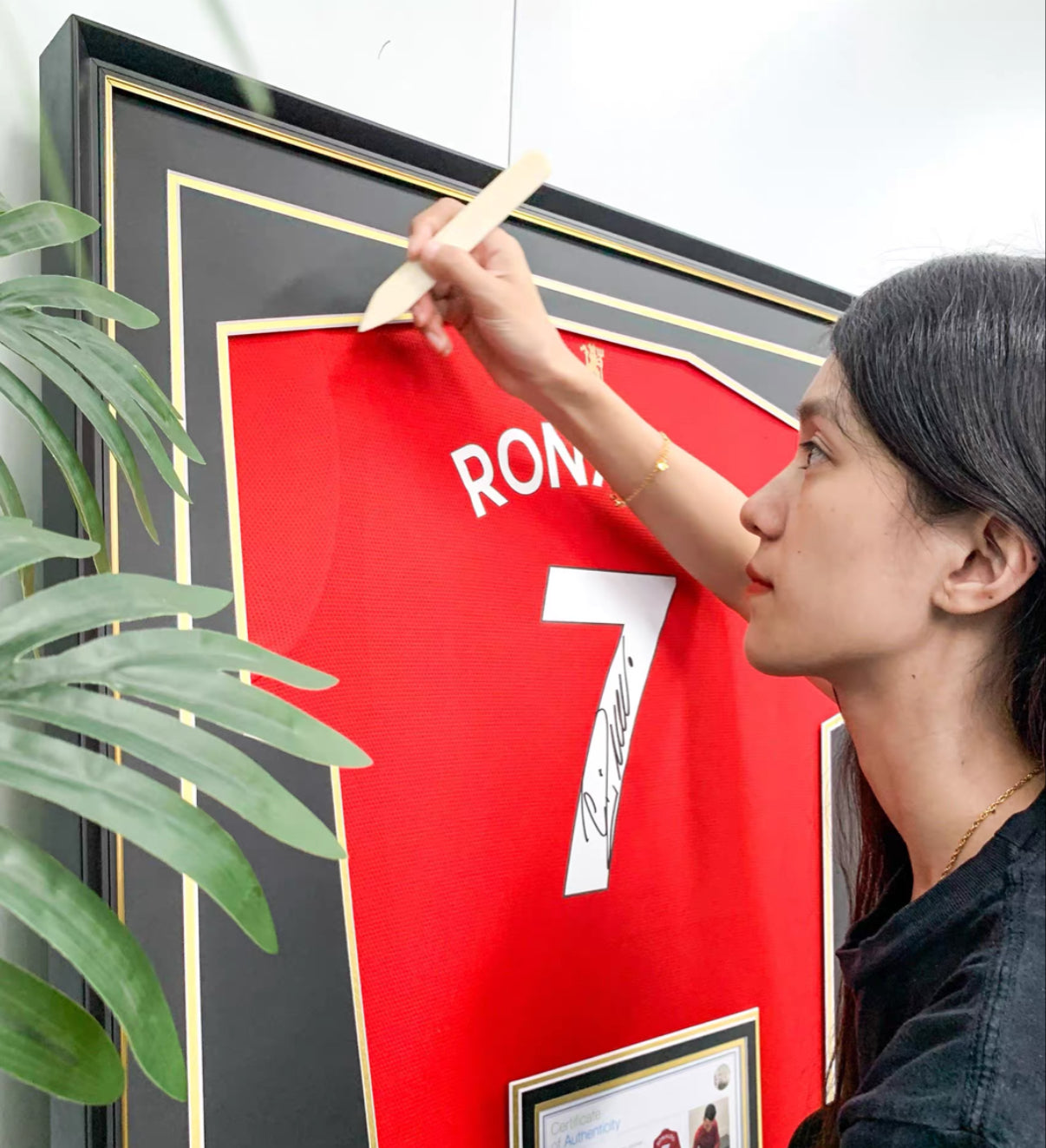 Manchester United Cristiano Ronaldo Autographed Jersey with Personalized Custom Design Framed 000017
