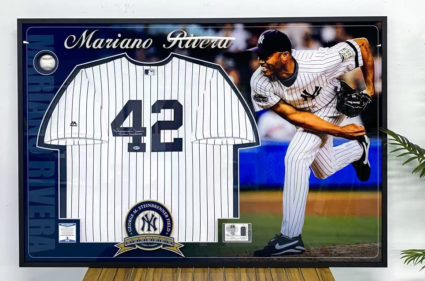 New York Yankees Mariano Rivera baseball uniform Autographed Jersey with Personalized Custom Design Framed 0000012