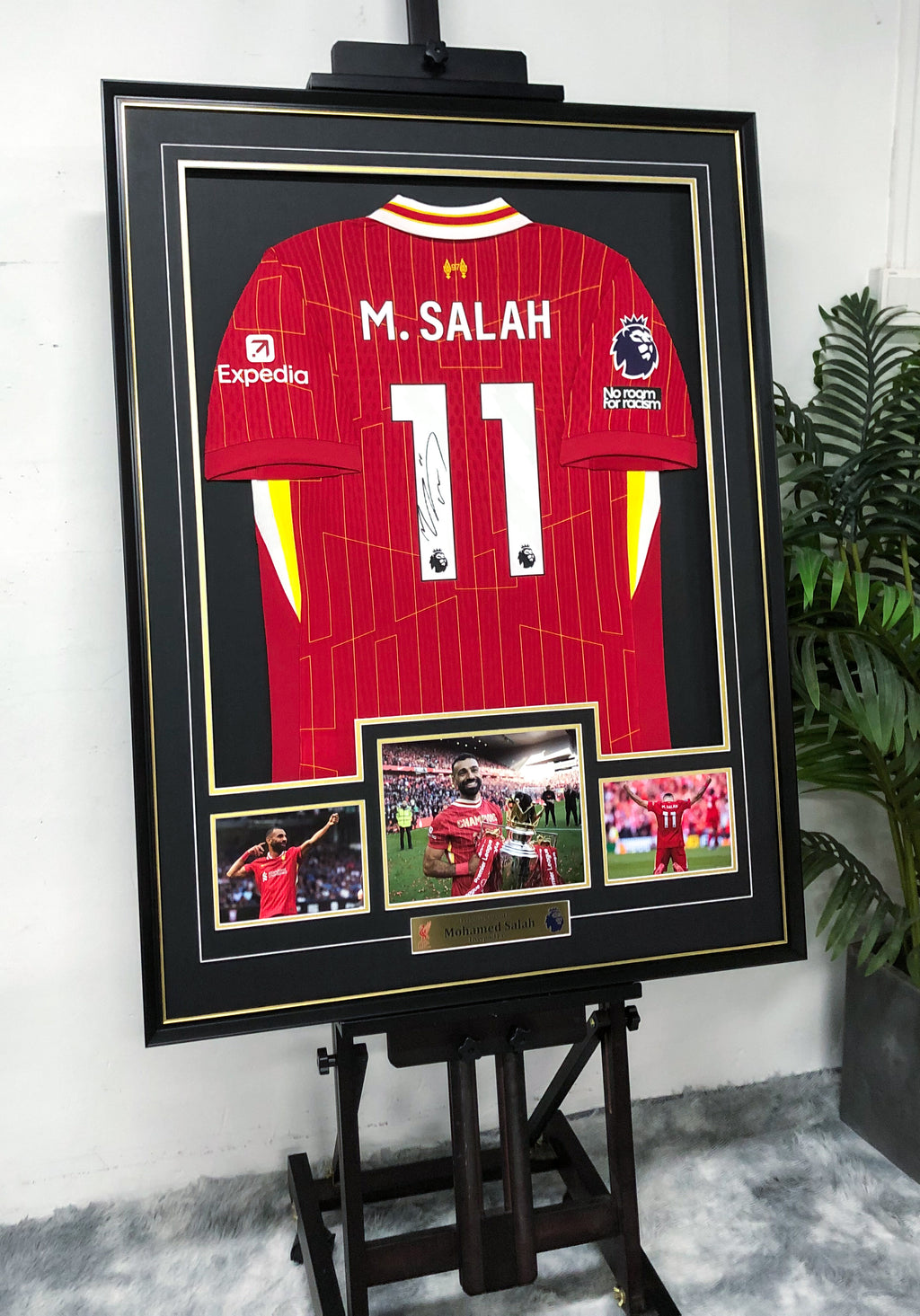Liverpool FC Football Club Mohamed Salah Autographed Jersey with Standard Design Framed 000043