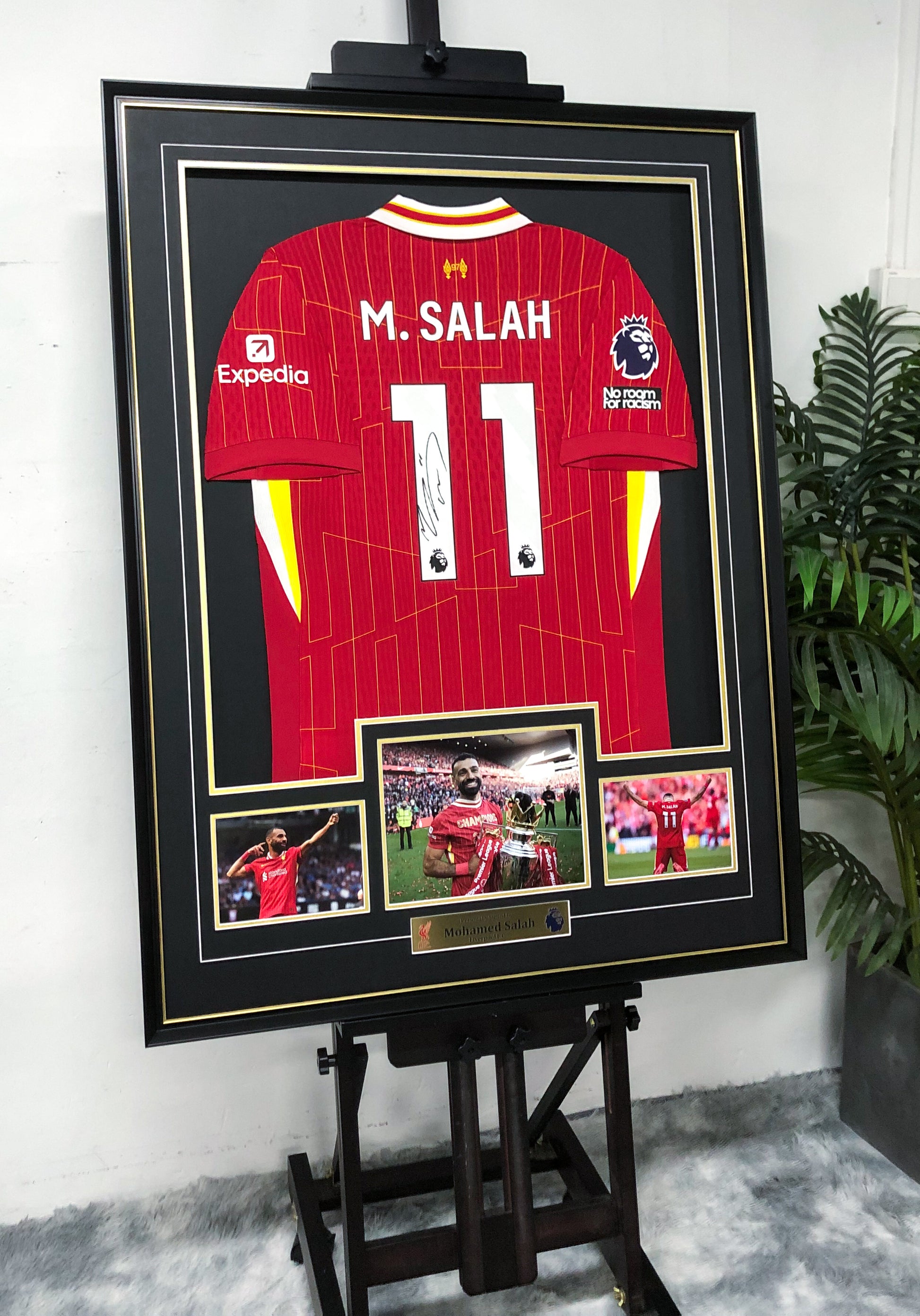 Liverpool FC Football Club Mohamed Salah Autographed Jersey with Standard Design Framed 000043