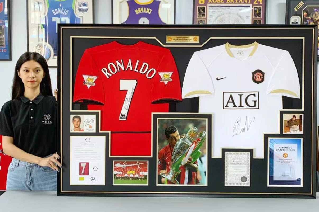 Manchester United Cristiano Ronaldo Autographed Jersey with Personalized Custom Design Framed 000019