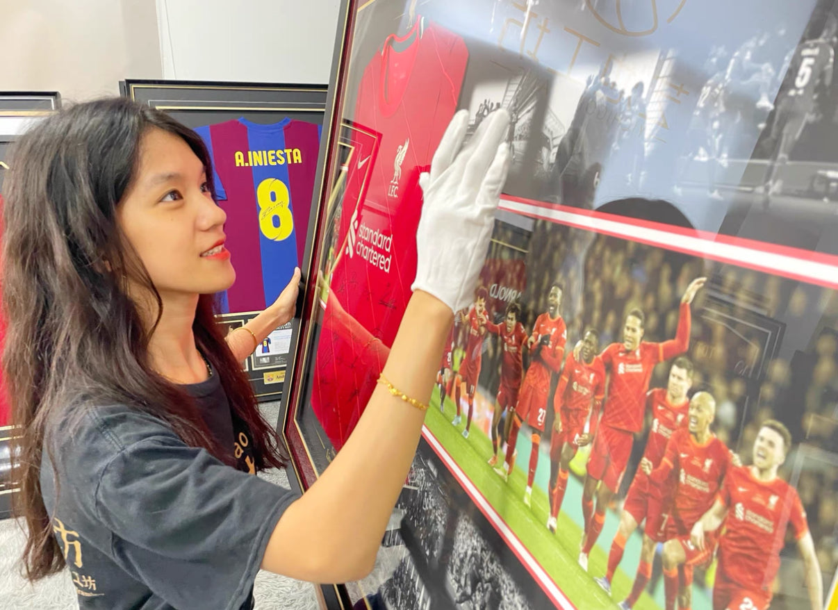 Liverpool FC Autographed Jersey with Personalized Custom Design Framed 000013