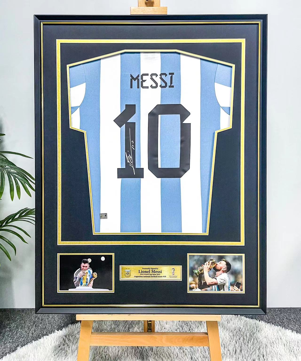 Argentina Lionel Messi Autographed Jersey with Classic Design Framed 000035