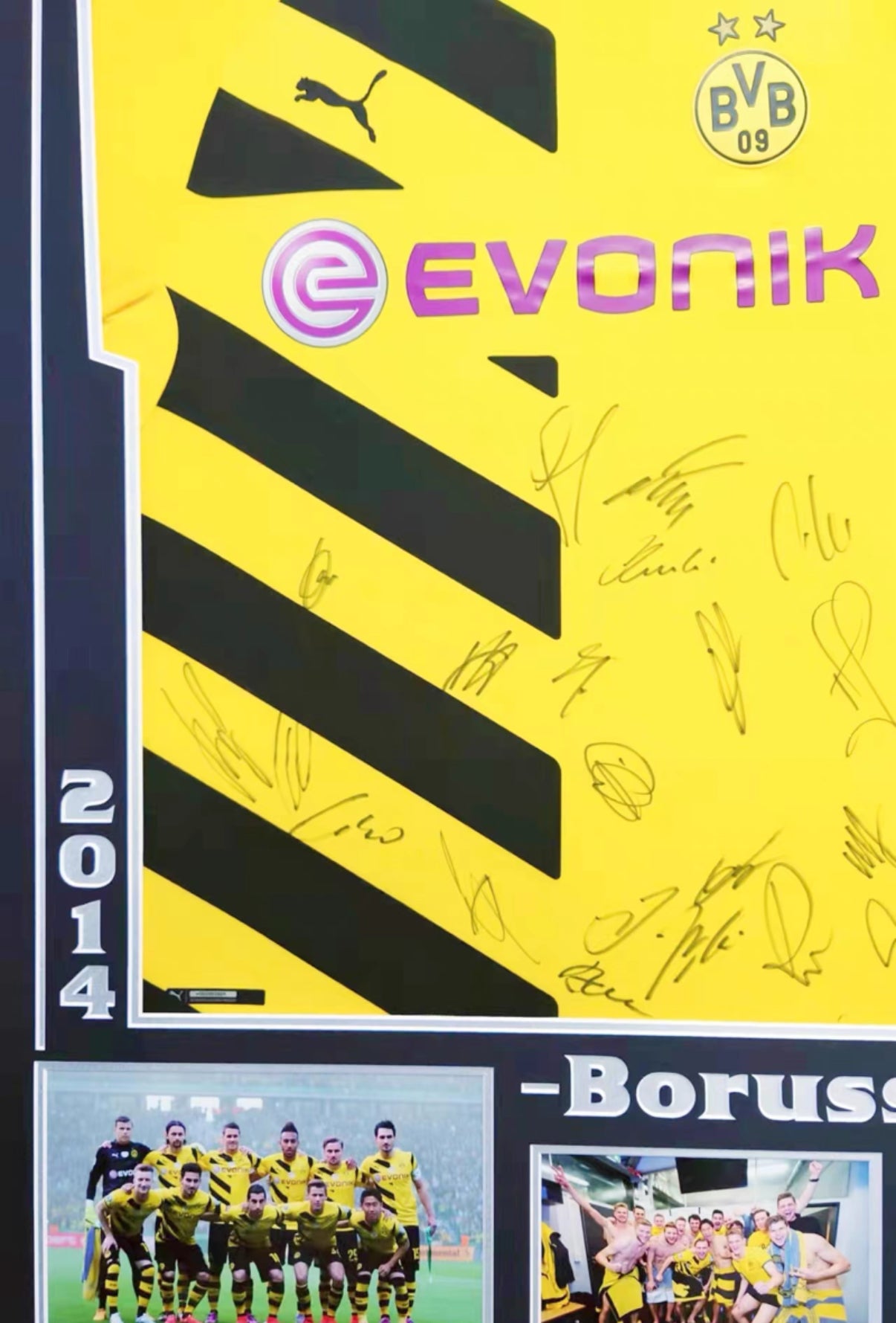 Borussia Dortmund  Autographed Jersey with Personalized Custom Design Framed 00001
