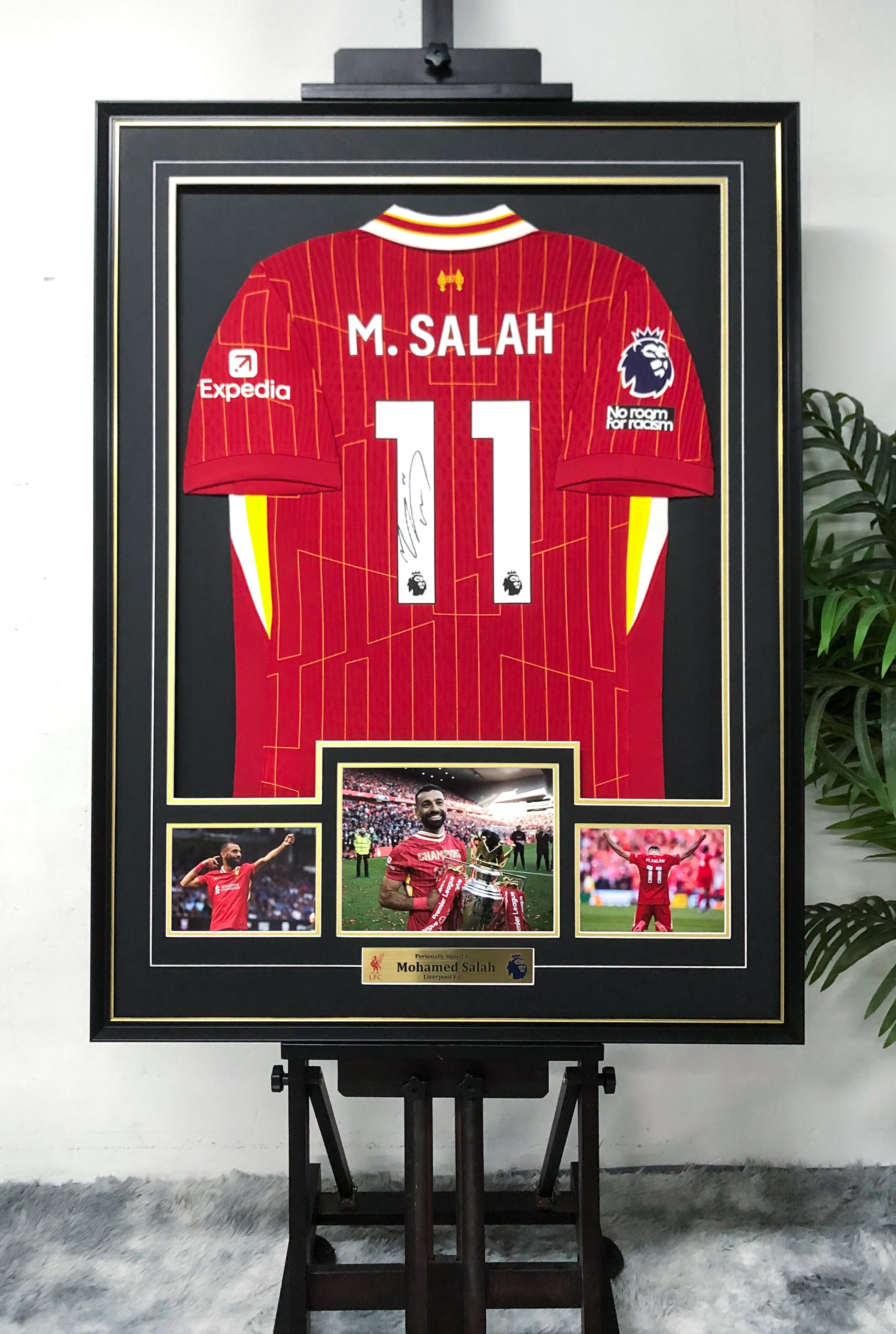Liverpool FC Football Club Mohamed Salah Autographed Jersey with Standard Design Framed 000043