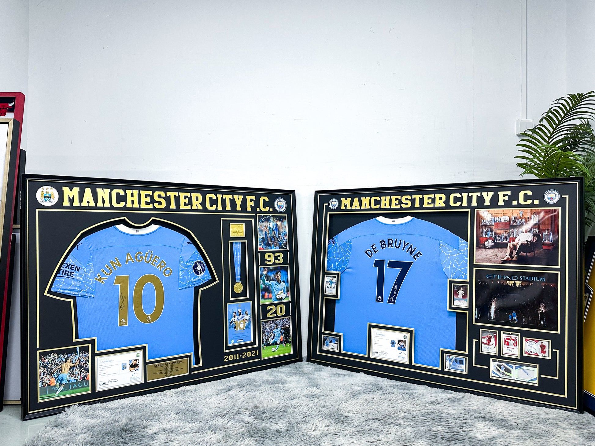 Manchester City FC KUN Agüero DE BRUYNE Autographed Jersey with Personalized Custom Design Framed 00018