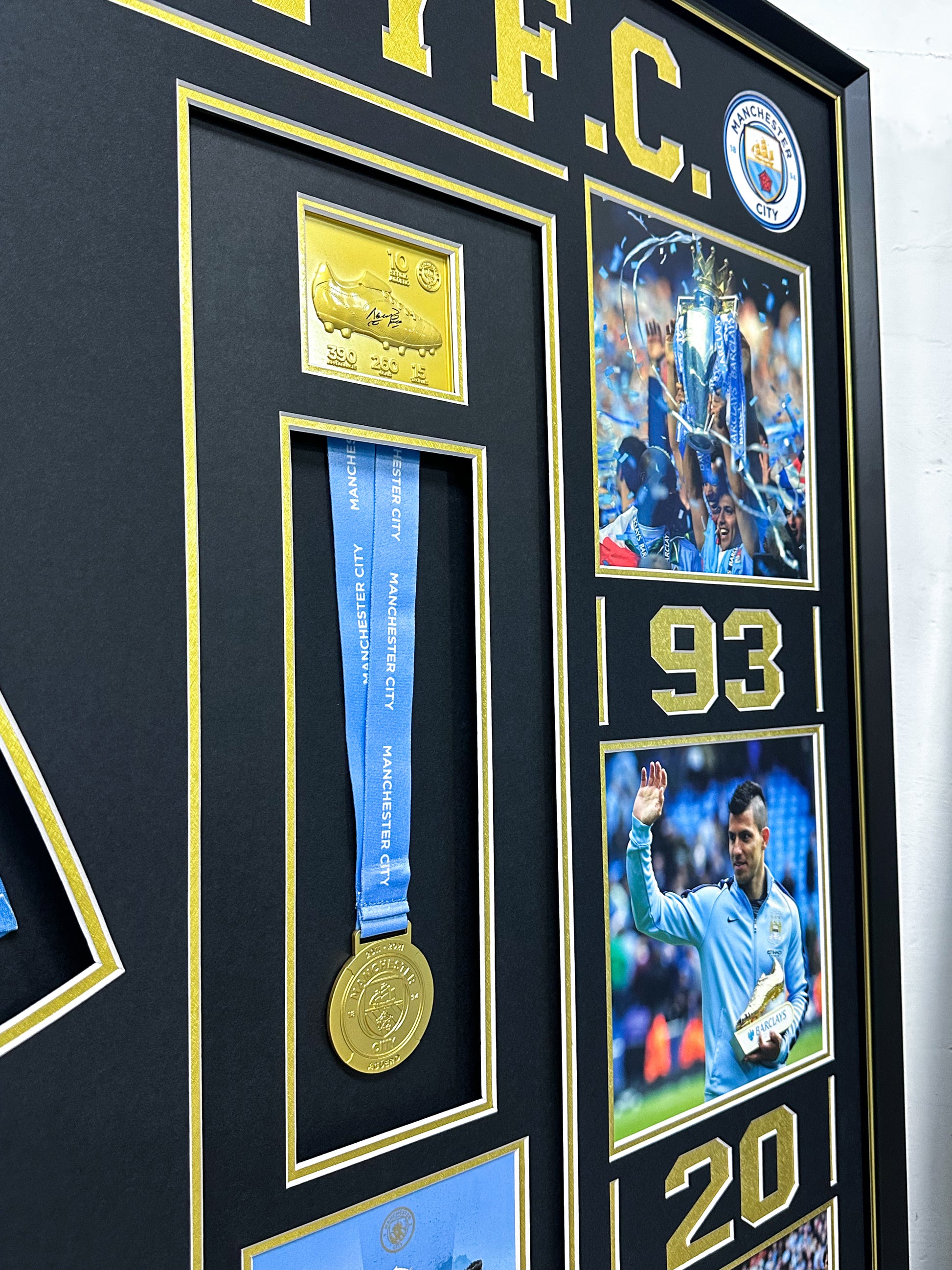 Manchester City FC KUN Agüero DE BRUYNE Autographed Jersey with Personalized Custom Design Framed 00018