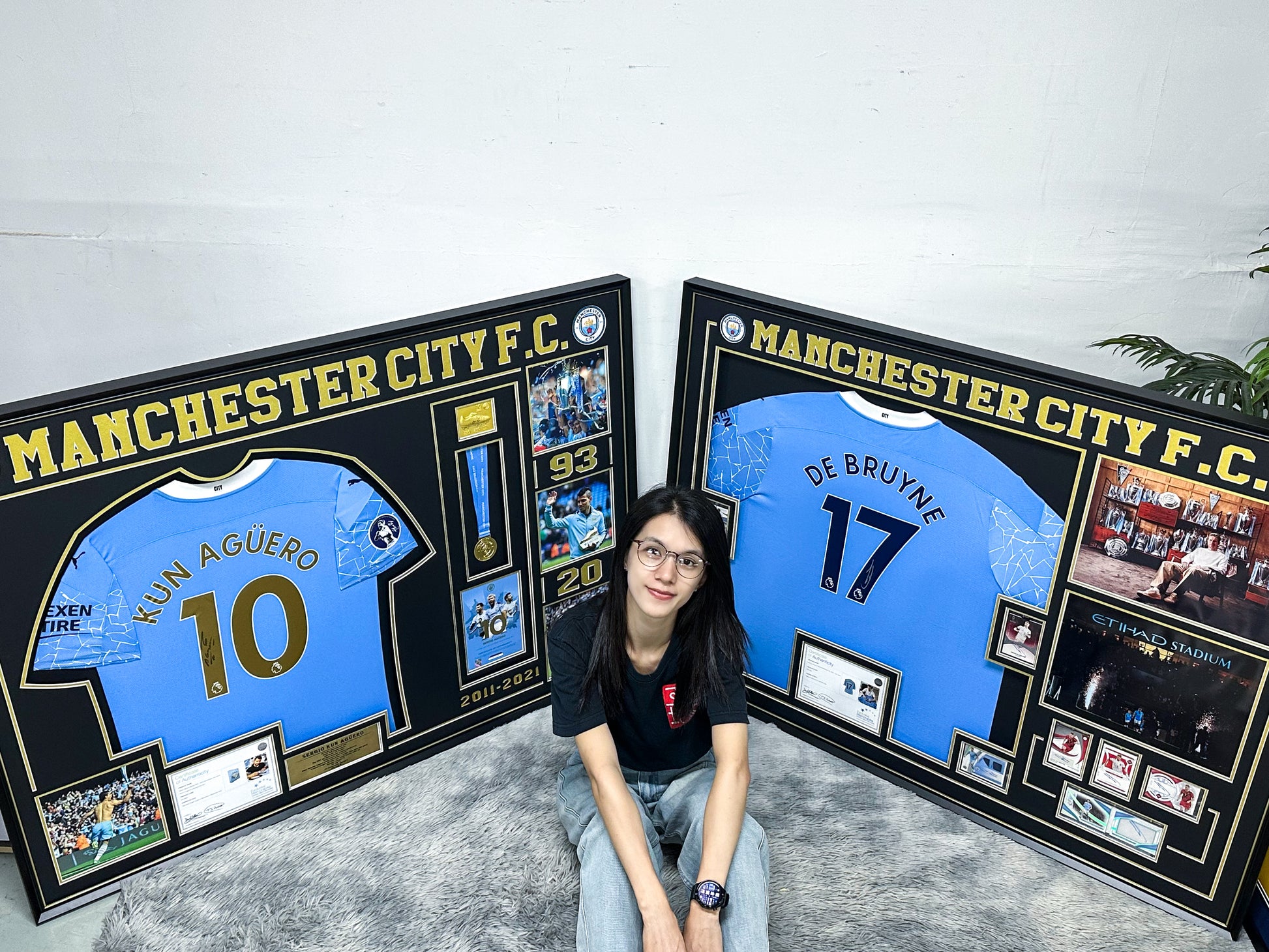 Manchester City FC KUN Agüero DE BRUYNE Autographed Jersey with Personalized Custom Design Framed 00018