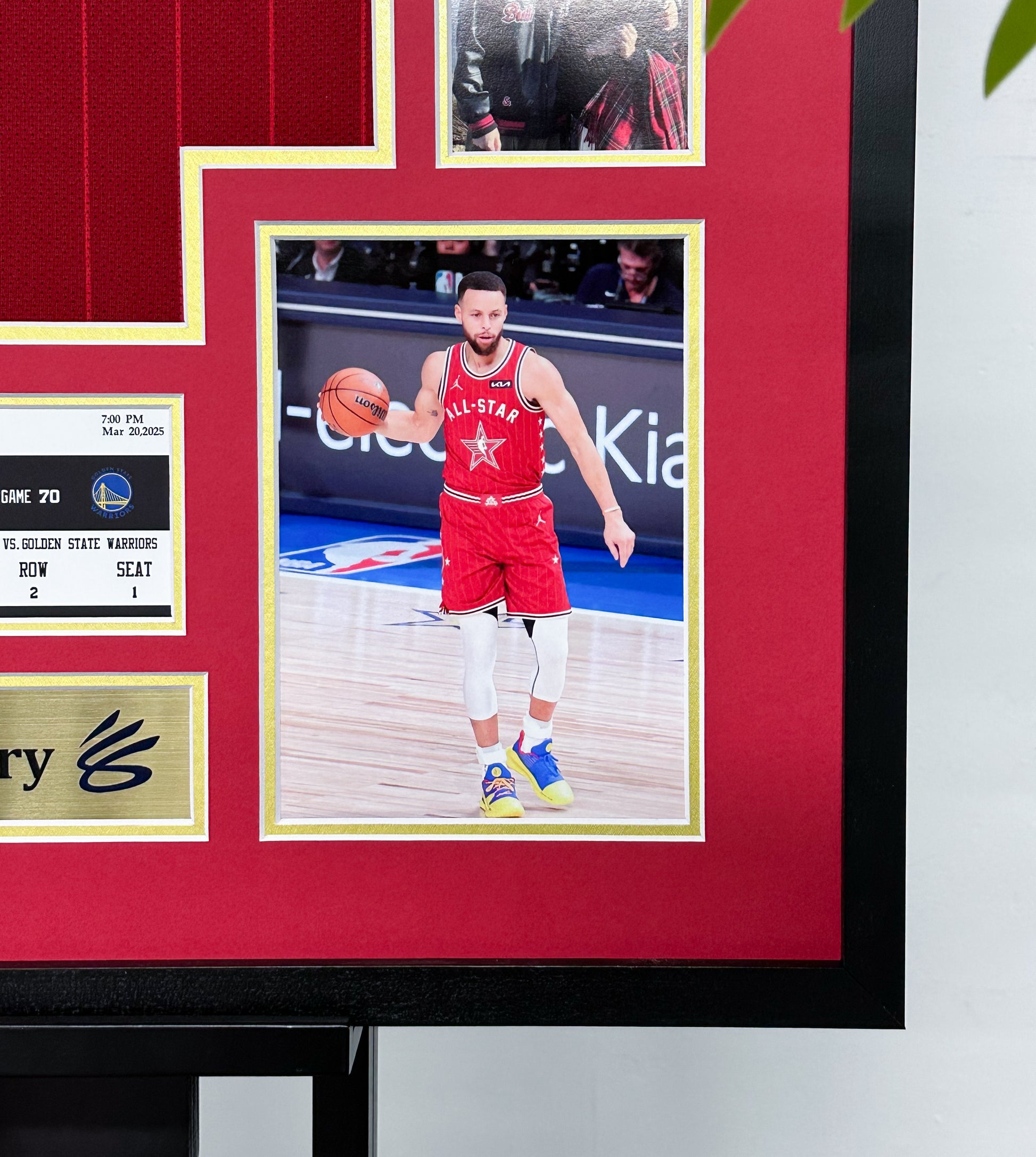 Golden State Warriors Stephen Curry Autographed Jersey with Standard Design Framed000015