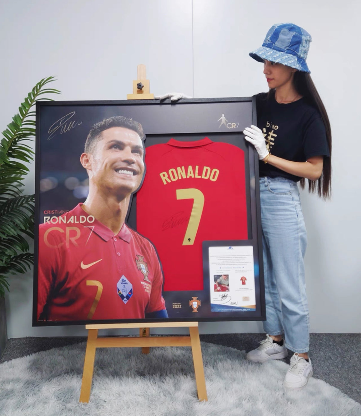 Manchester United Autographed Jersey with Personalized Custom Design Framed 000012