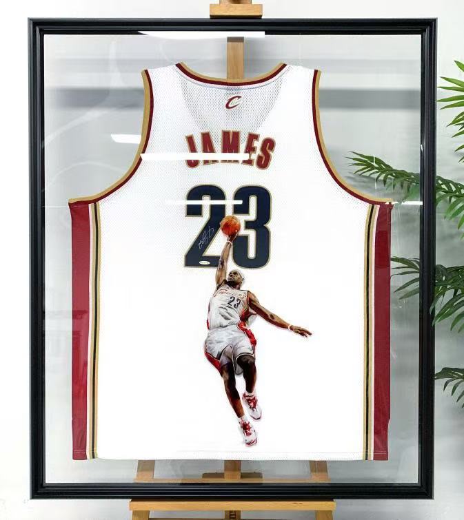 Cleveland Cavaliers LeBron James Autographed Jersey with Personalized Custom Design Framed 000024