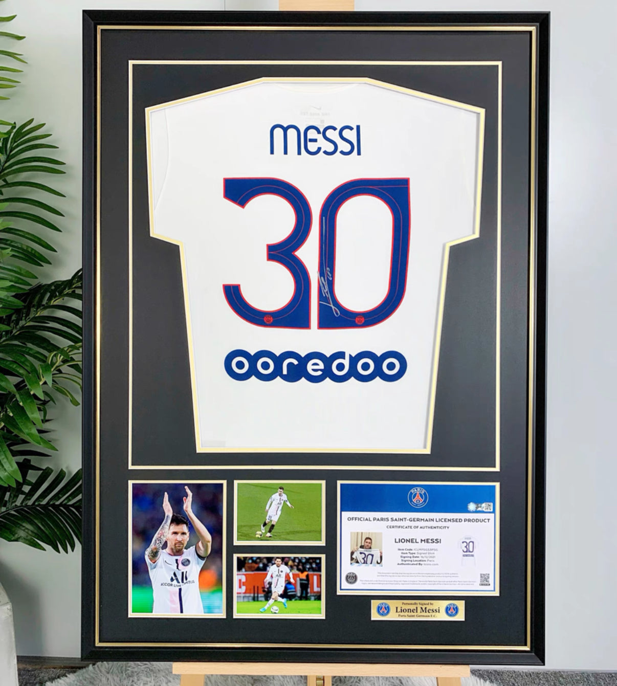 Paris Saint-Germain F.C. Lionel Messi Autographed Jersey with Classic Design Framed00001