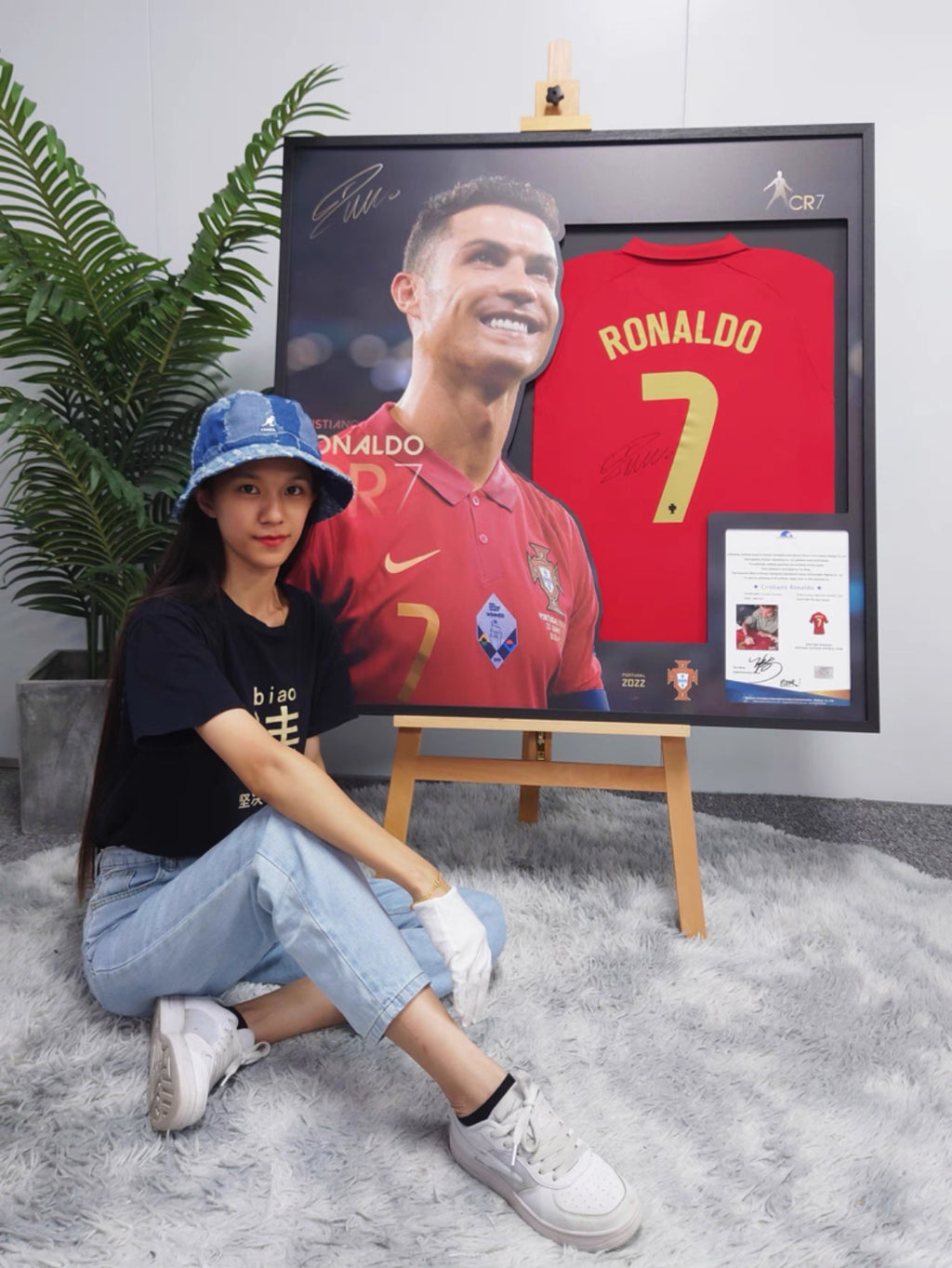 Manchester United Autographed Jersey with Personalized Custom Design Framed 000012