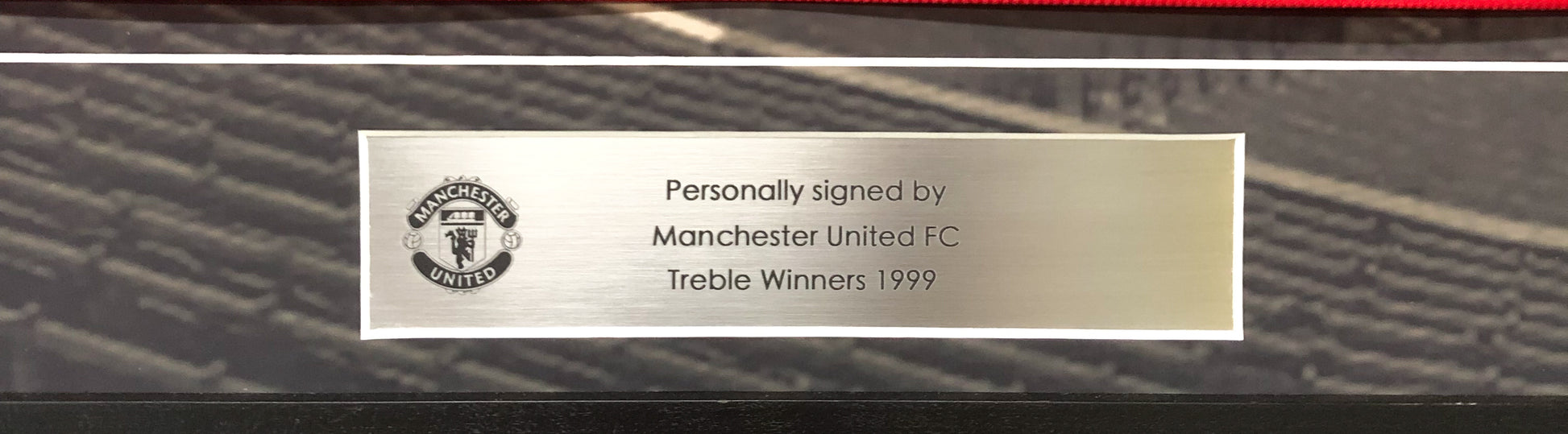 Manchester United Autographed Jersey with Personalized Custom Design Framed 00035