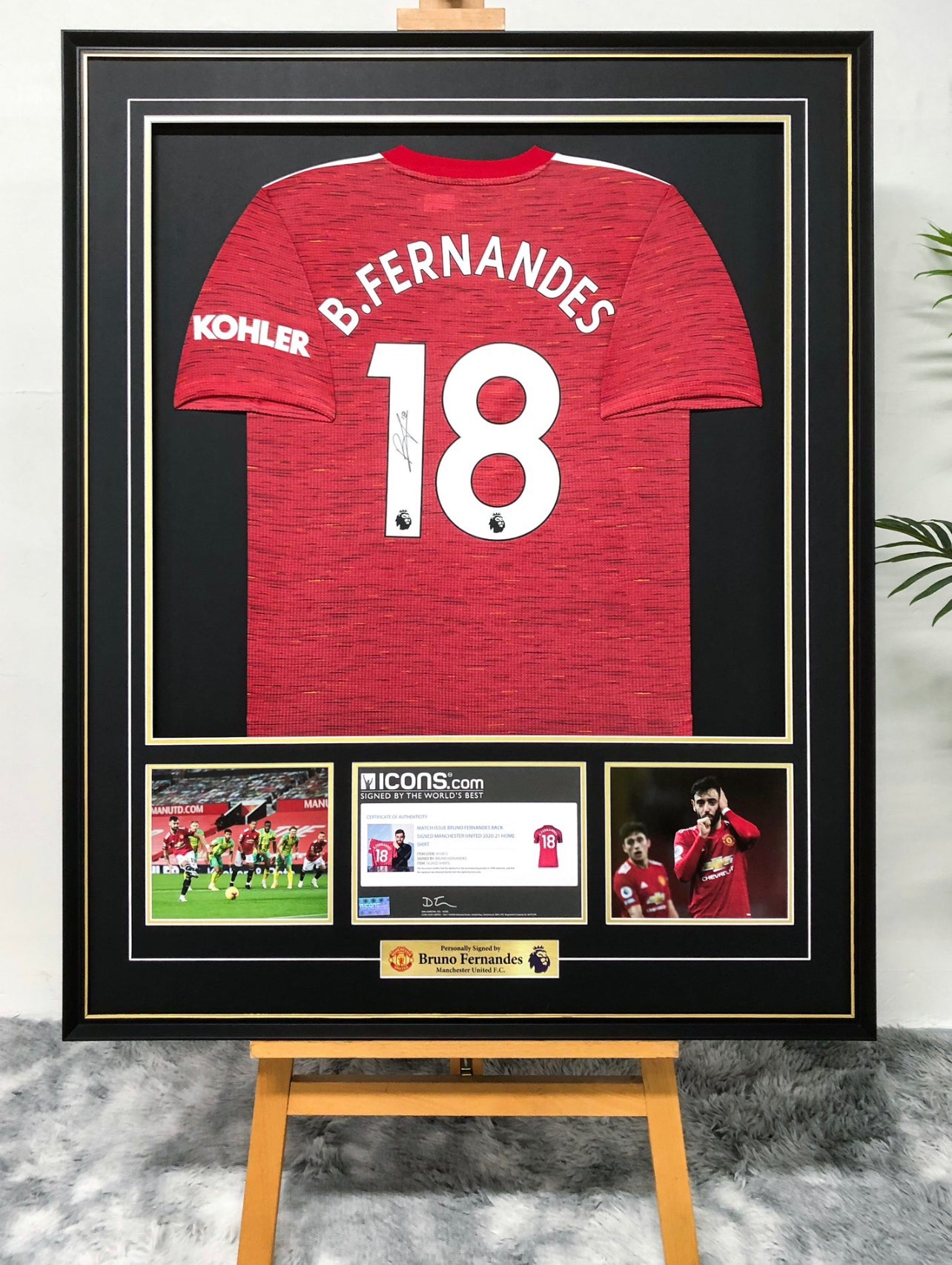 Manchester United B.FERNANDES Autographed Jersey with Personalized Custom Design Framed 00041