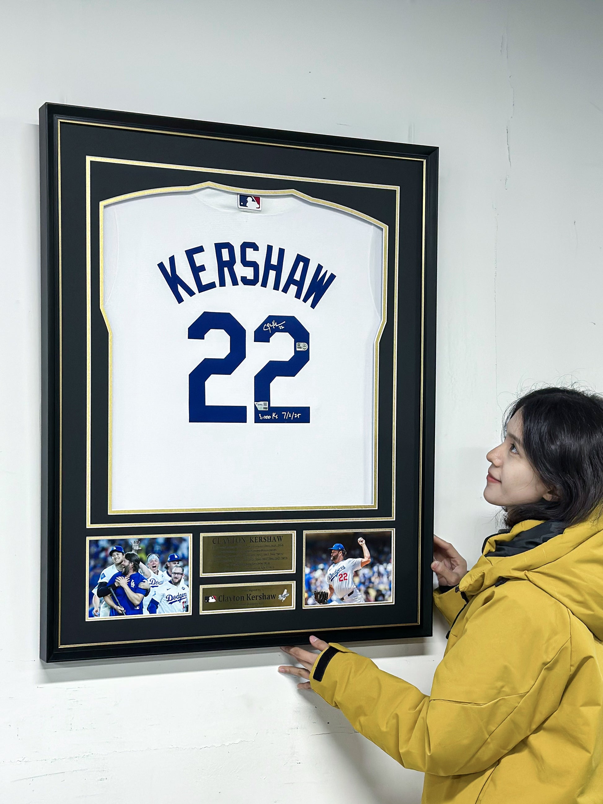 Clayton Kershaw Los Angeles Dodgers Jersey Framing  00026