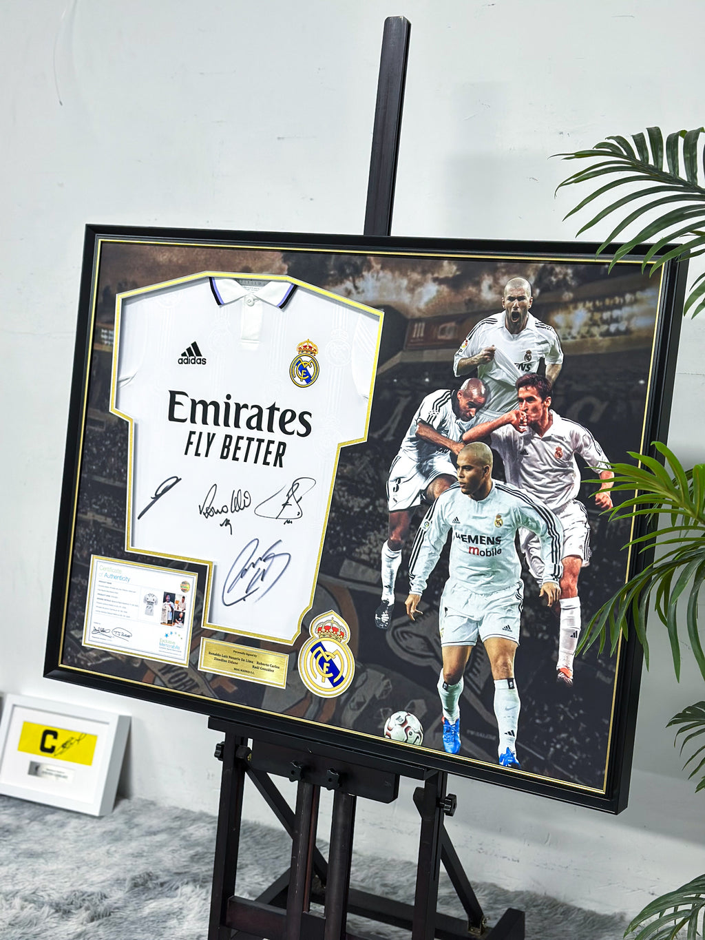 Ronaldo & Zinedine Zidane & Roberto Carlos & Raúl Real Madrid CF Jersey Framing 00083