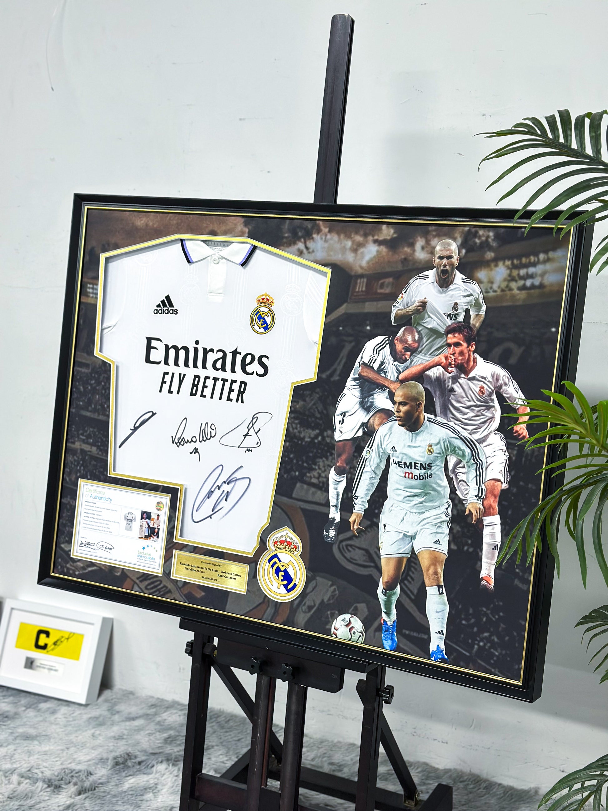 Ronaldo & Zinedine Zidane & Roberto Carlos & Raúl Real Madrid CF Jersey Framing 00083