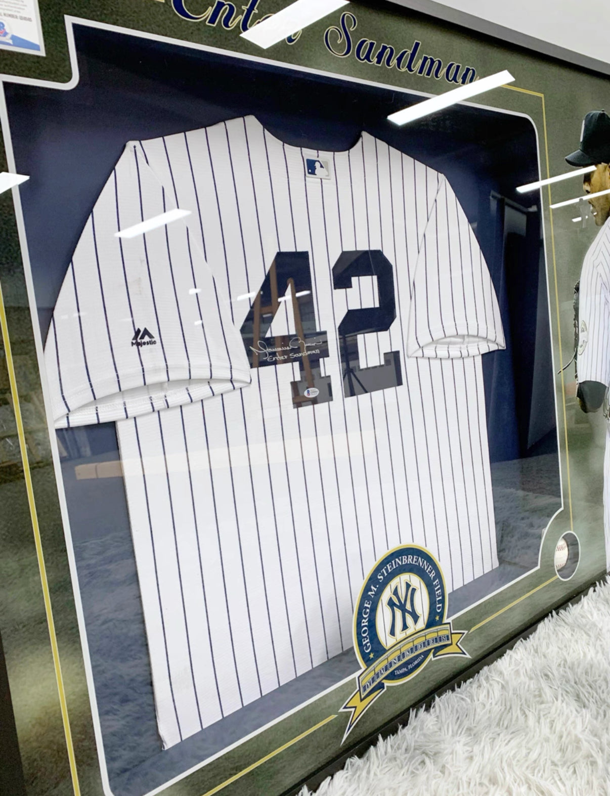 New York Yankees Mariano Rivera baseball uniform Autographed Jersey with Personalized Custom Design Framed 00004