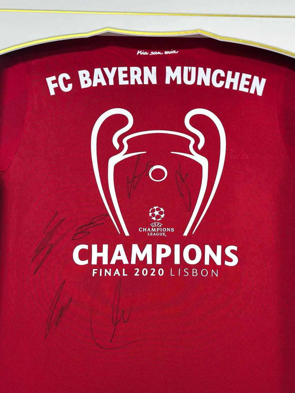 FC Bayern Munich Thomas Müller Autographed Jersey with Personalized Custom Design Framed 00008
