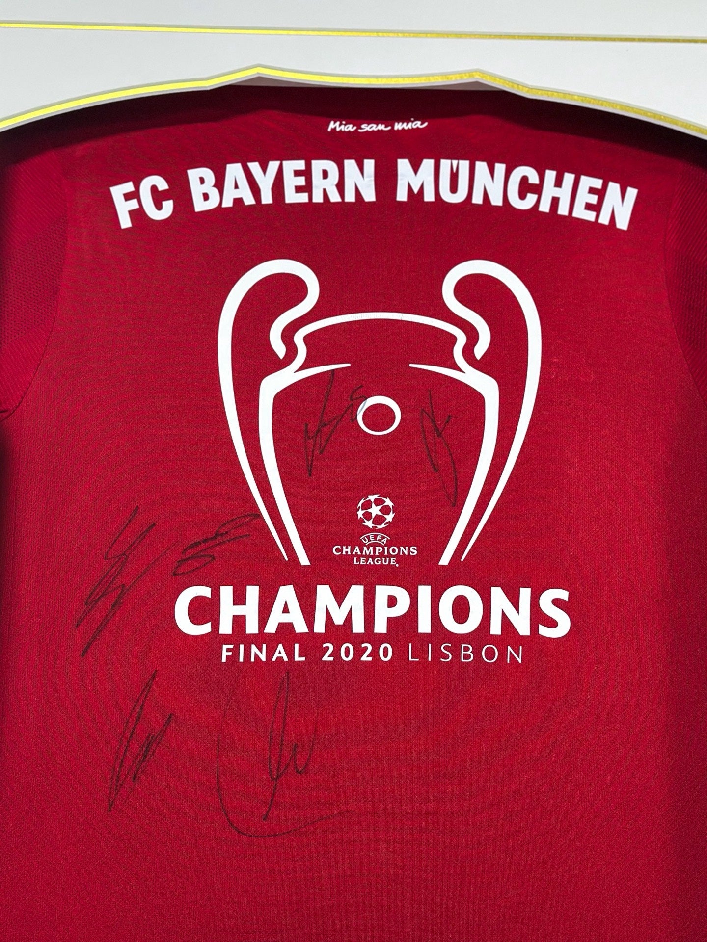 FC Bayern Munich Thomas Müller Autographed Jersey with Personalized Custom Design Framed 00008