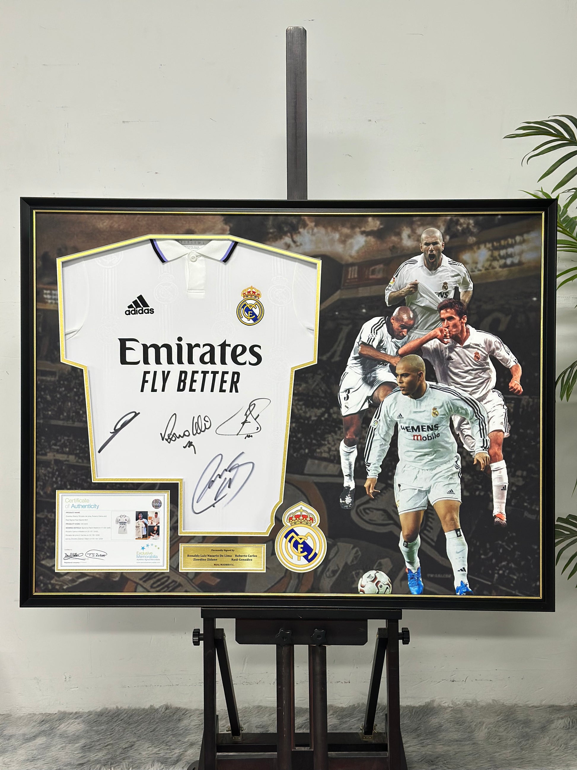 Ronaldo & Zinedine Zidane & Roberto Carlos & Raúl Real Madrid CF Jersey Framing 00083