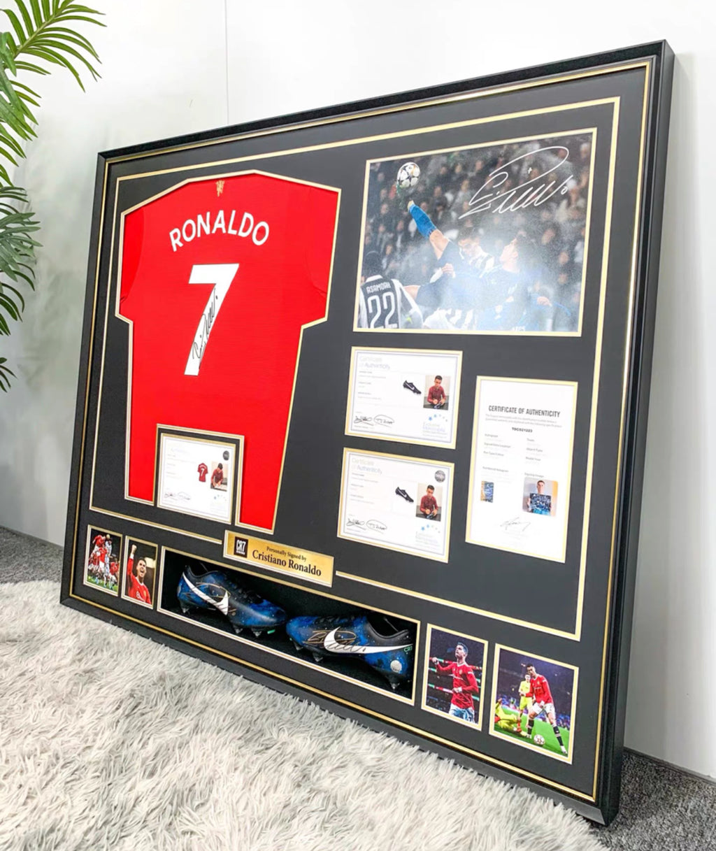 Manchester United Cristiano Ronaldo Autographed Jersey with Personalized Custom Design Framed 000017