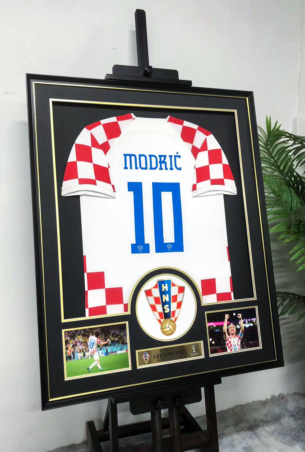 Luka Modrić Autographed Jersey with Personalized Custom Design Framed 00011