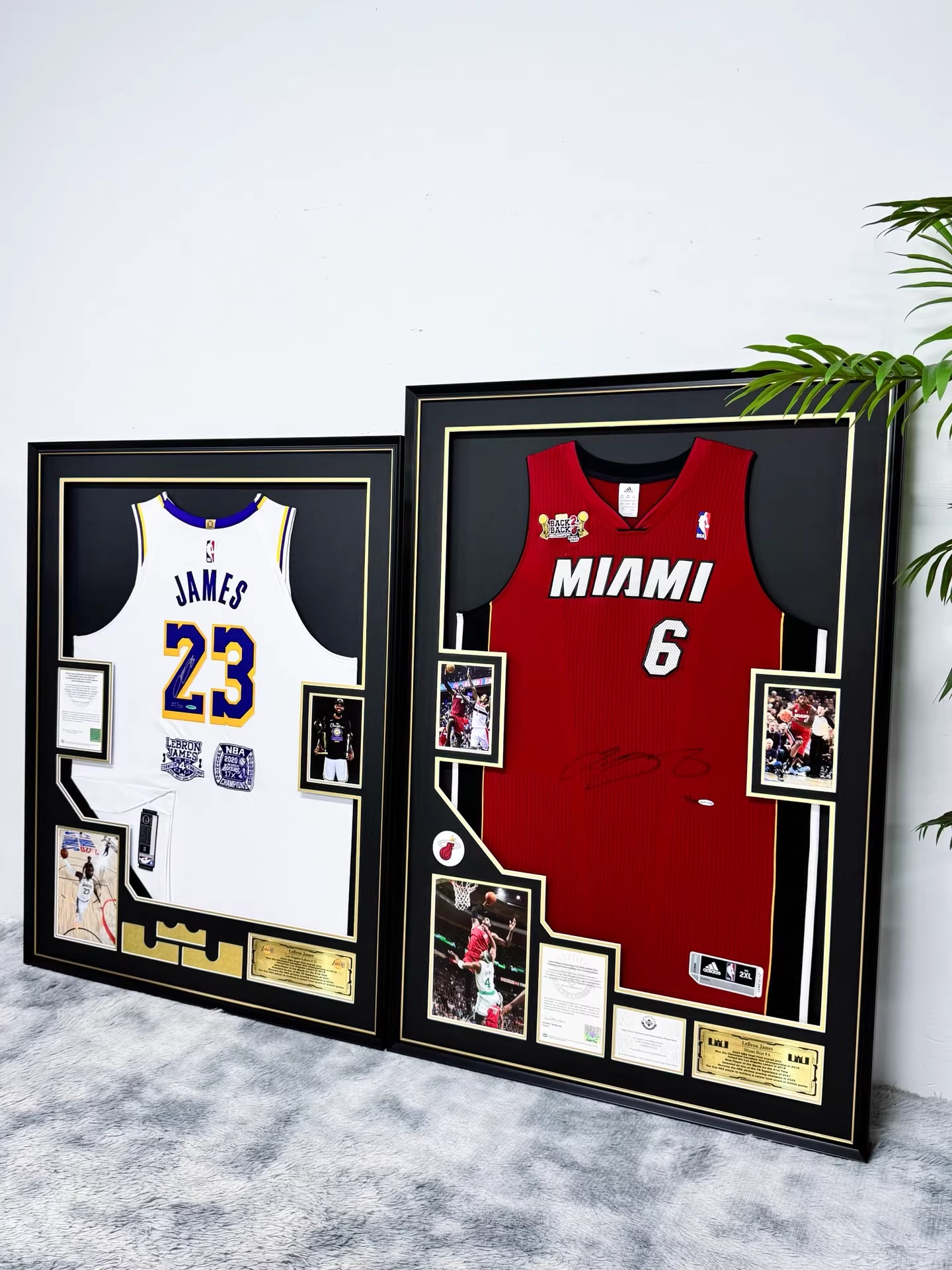 LeBron James Autographed Jersey with Standard Design Framed000017