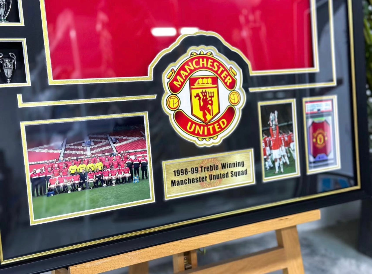 Manchester United Autographed Jersey with Personalized Custom Design Framed 00036