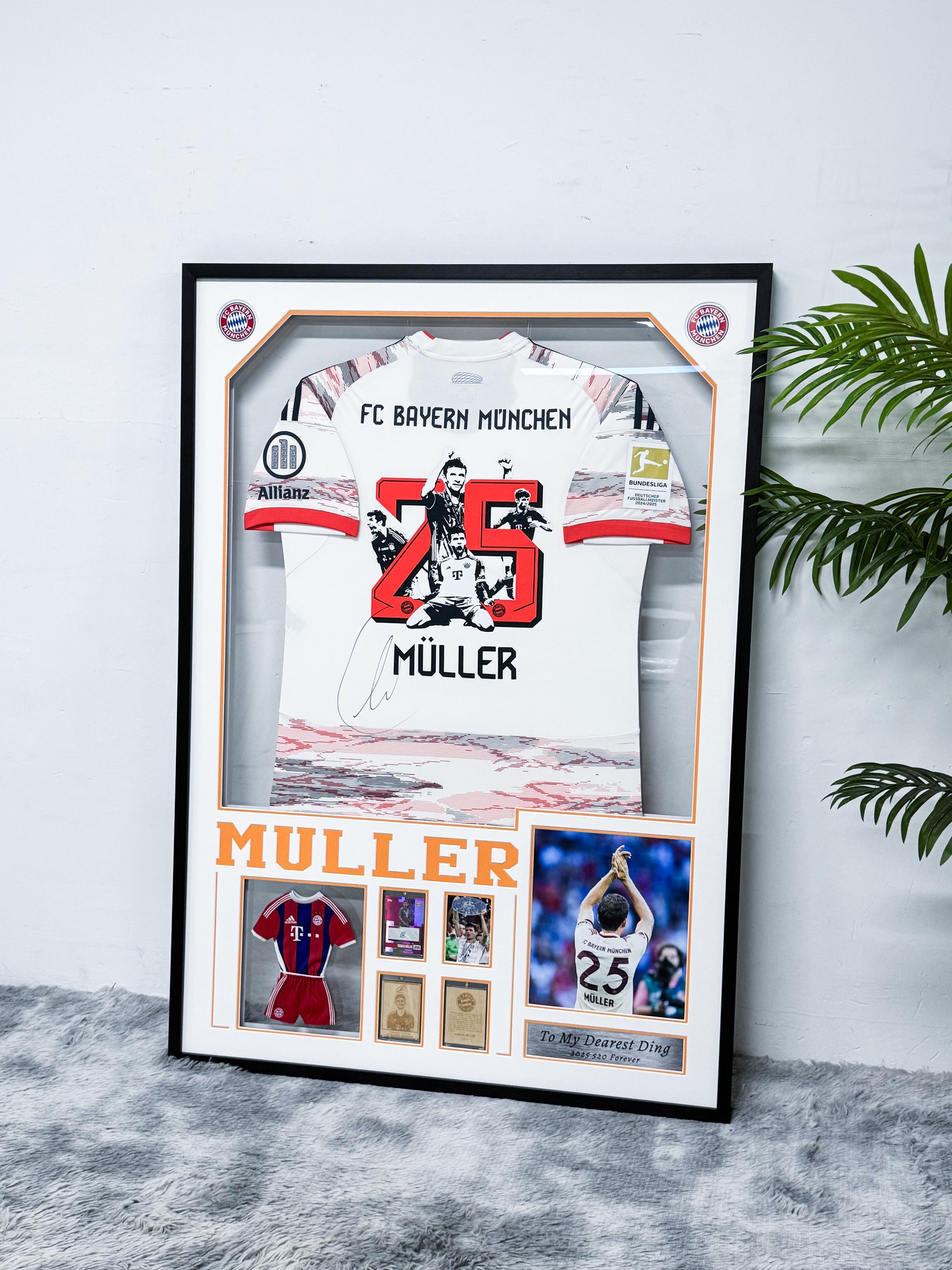 FC Bayern Munich Thomas Müller  Autographed Jersey with Personalized Custom Design Framed 00004