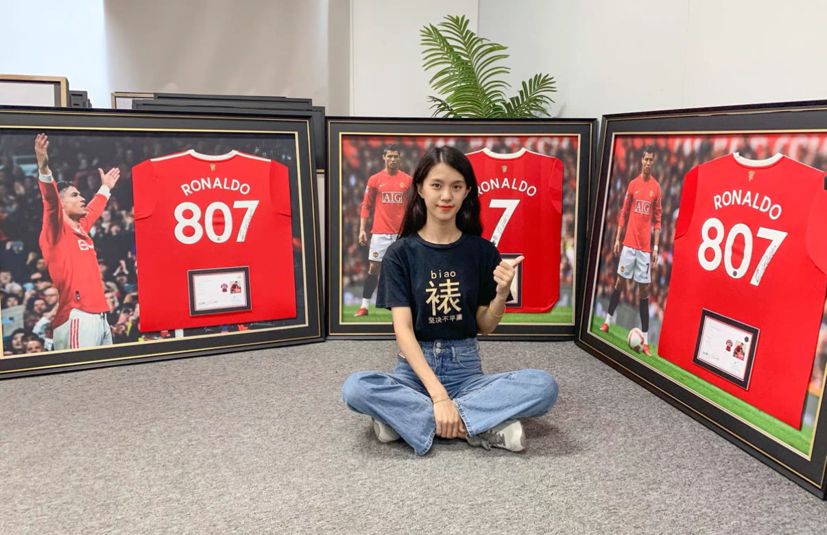 Manchester United Cristiano Ronaldo Autographed Jersey with Personalized Custom Design Framed 000013