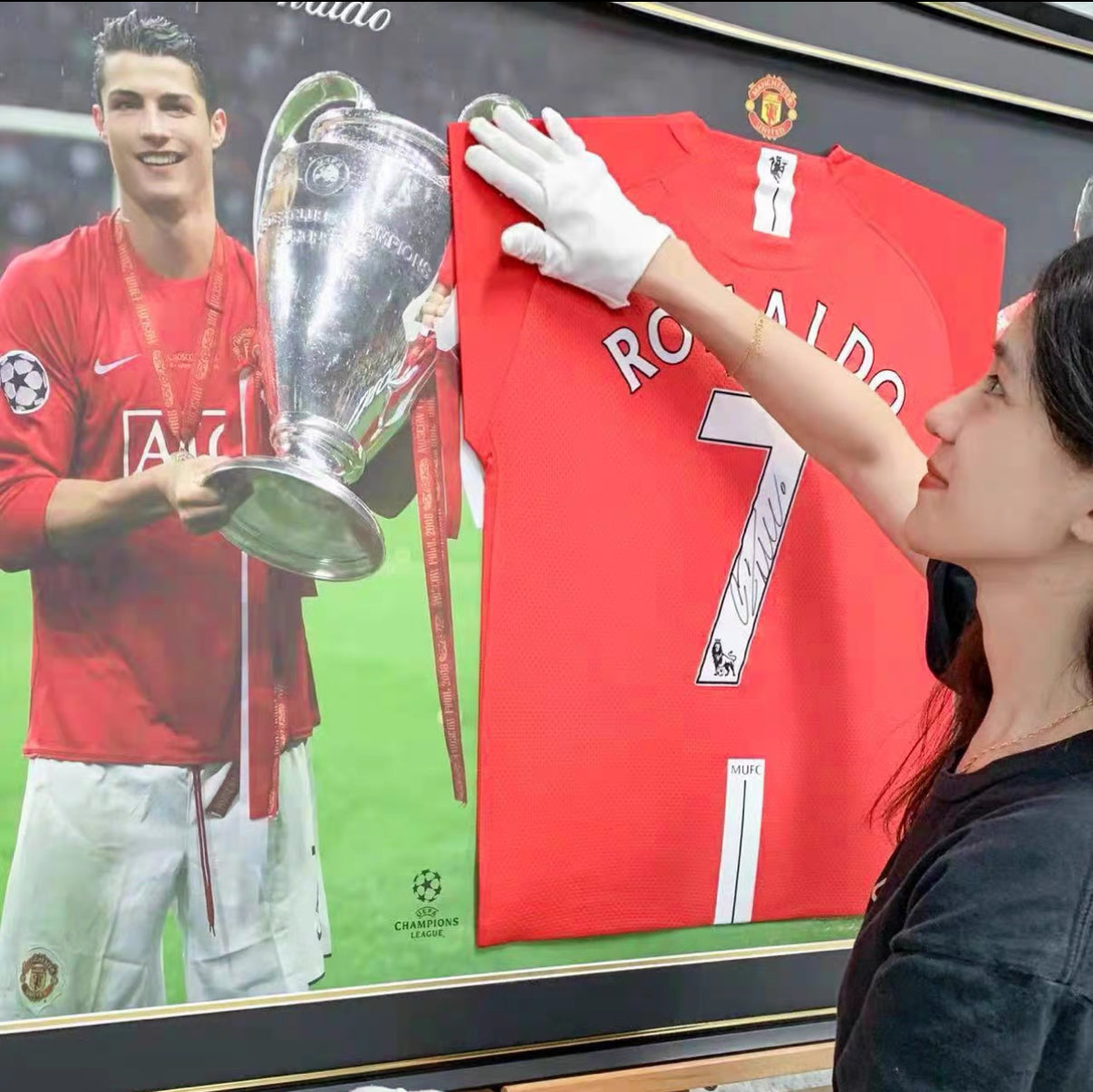 Manchester United Cristiano Ronaldo Autographed Jersey with Personalized Custom Design Framed 000036