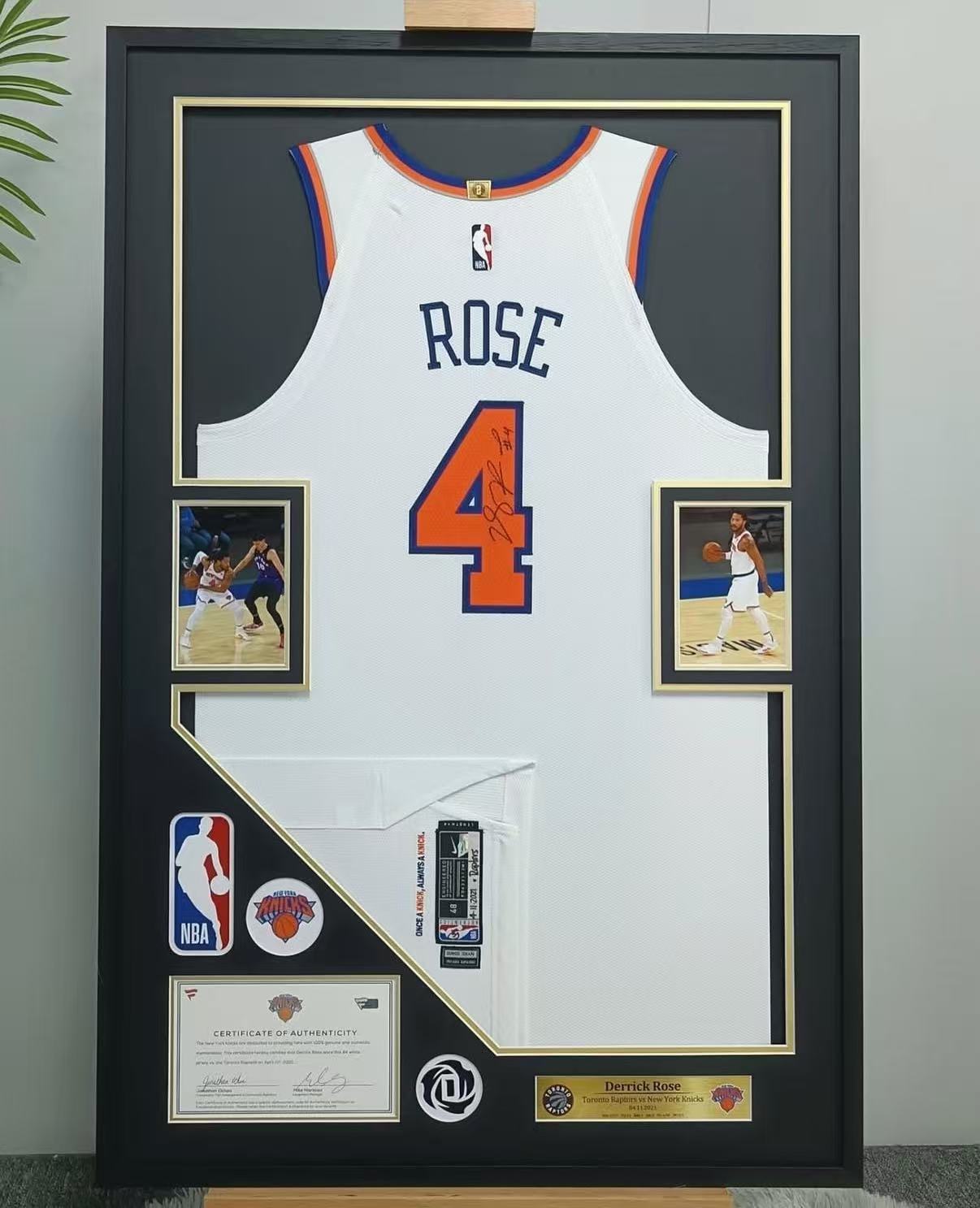 New York Knicks Derrick Rose Autographed Jersey with Personalized Custom Design Framed 00008