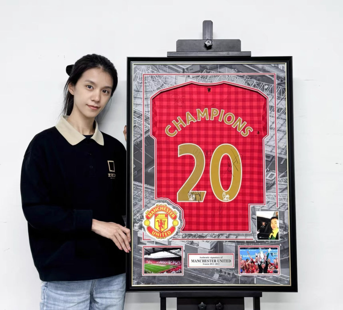 Manchester United Autographed Jersey with Personalized Custom Design Framed 000022