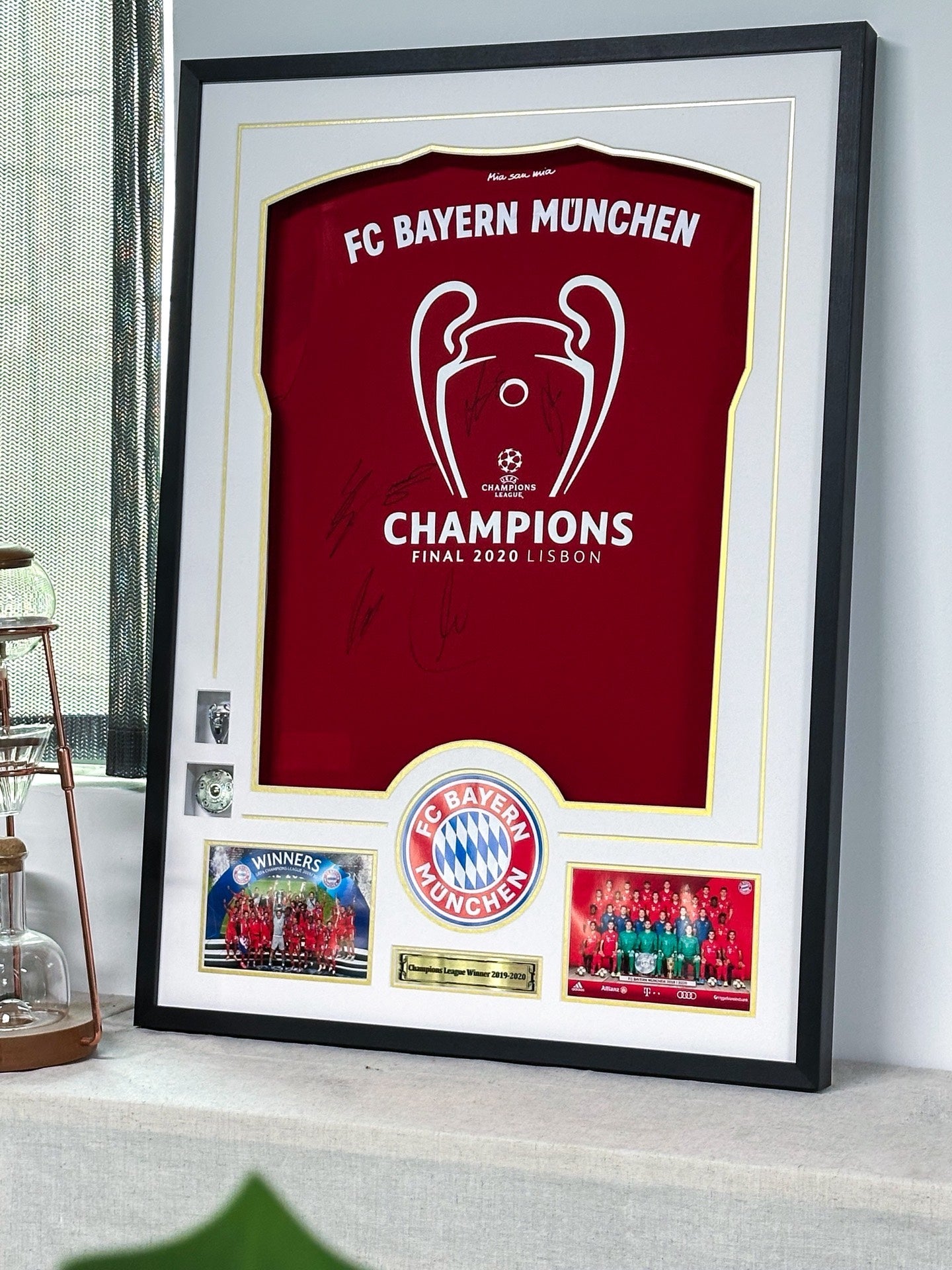 FC Bayern Munich Thomas Müller Autographed Jersey with Personalized Custom Design Framed 00008