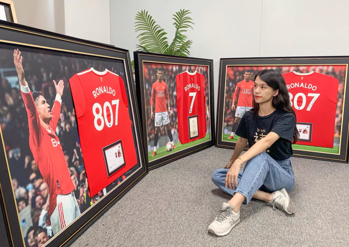 Manchester United Cristiano Ronaldo Autographed Jersey with Personalized Custom Design Framed 00008